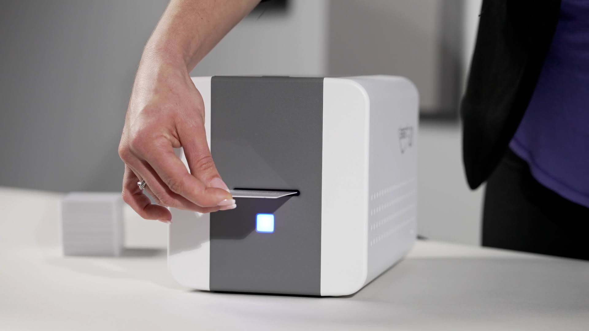 IDP SMART-21S - Starter ID Printer Kit - Plastic Card Printer - Color - Dye Sublimation
