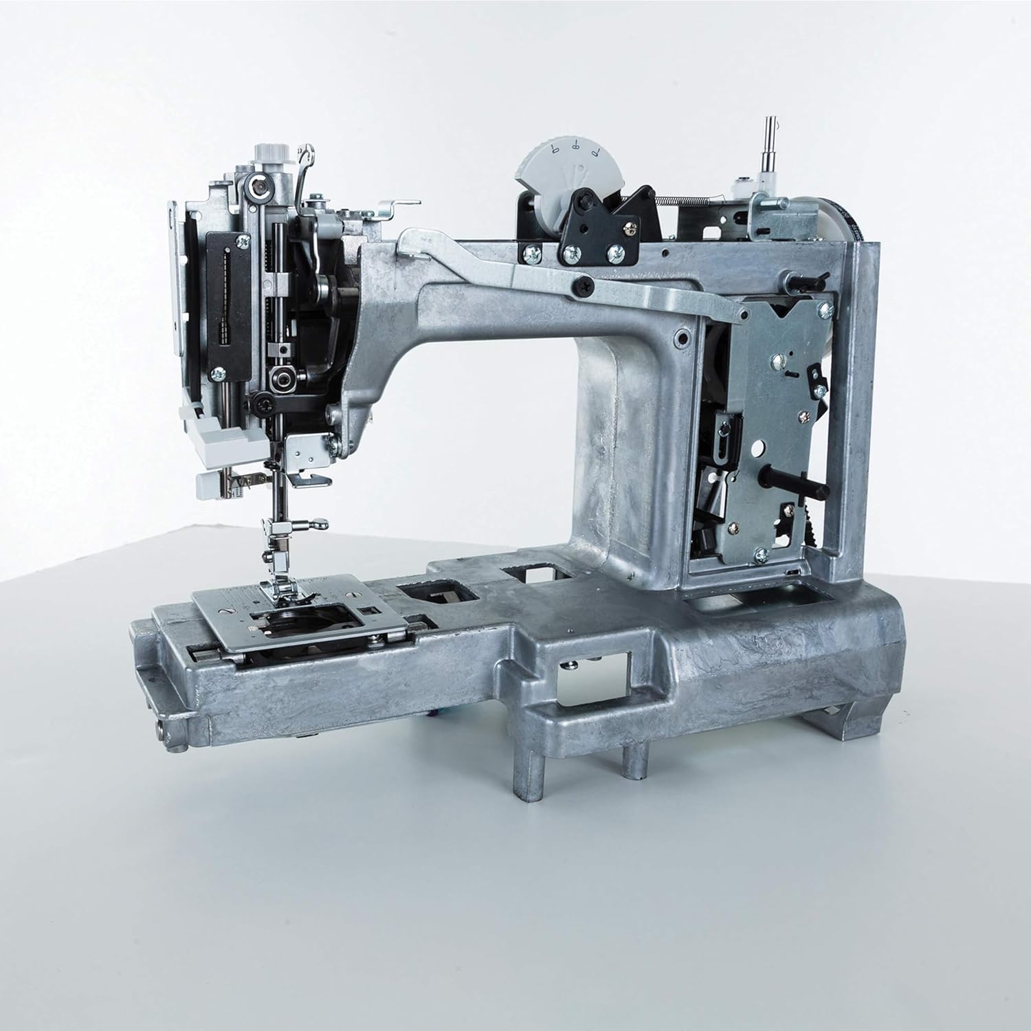 SINGER | Heavy Duty 4452 Sewing Machine + SINGER | Universal Hard Carrying Case for Most Free-Arm Portable Sewing Machines, Non-Slip Inner Tray, Sewing Machine Protection and Easy Storage