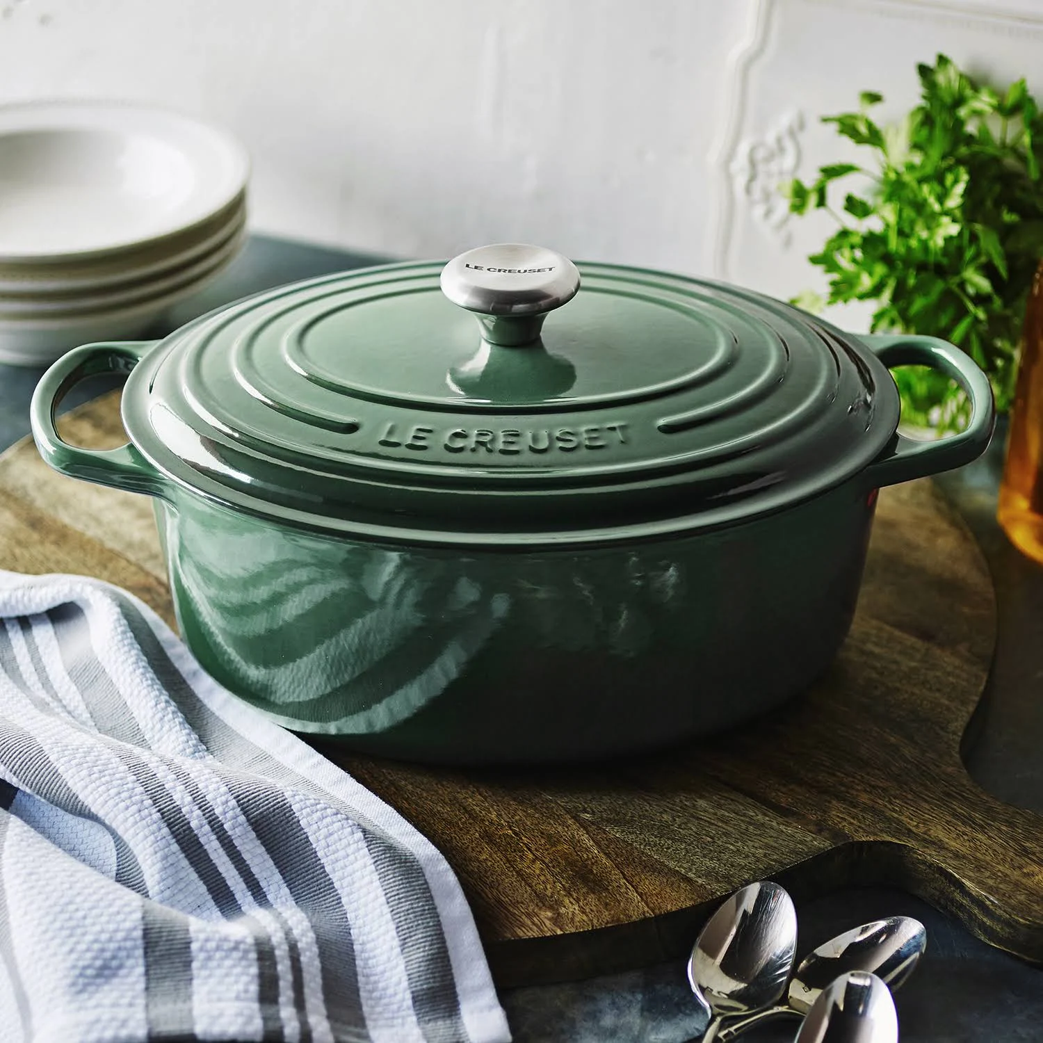 Le Creuset Signature Cast Iron 6.75-Quart Caribbean Oval Dutch Oven