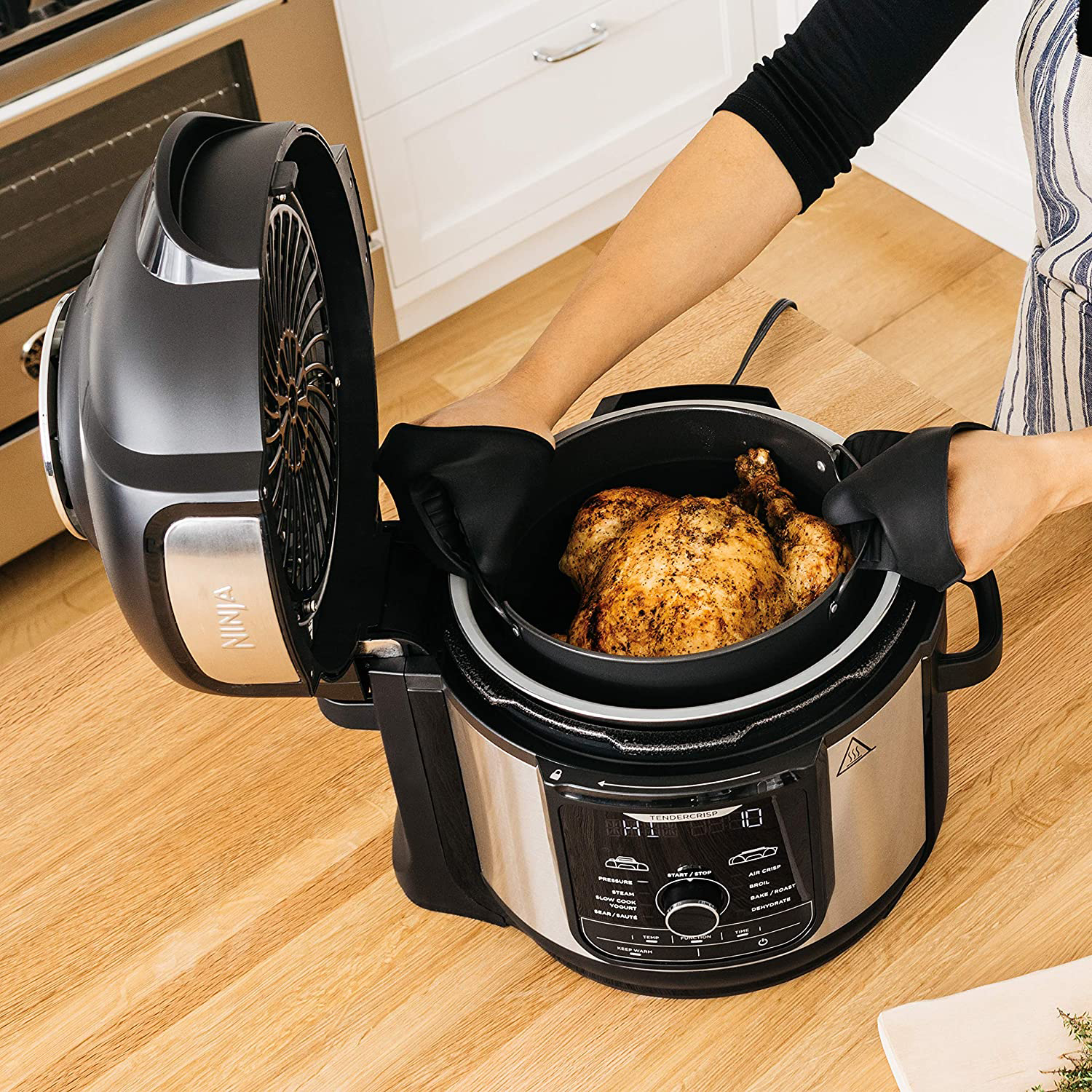 Restored Ninja Foodi 8-qt. 9-in-1 Deluxe XL Pressure Cooker & Air Fryer FD401 (Refurbished)