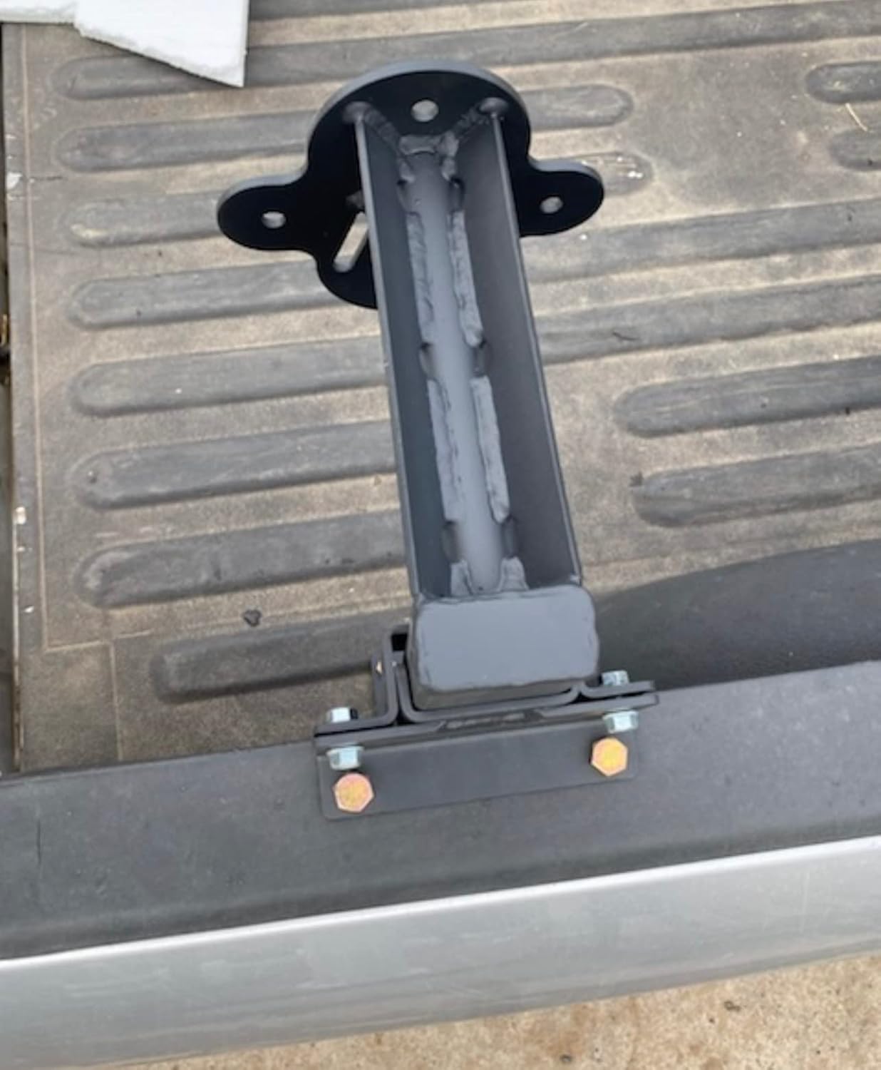 Universal 4x4 Bed Mounted Spare Tire Carrier