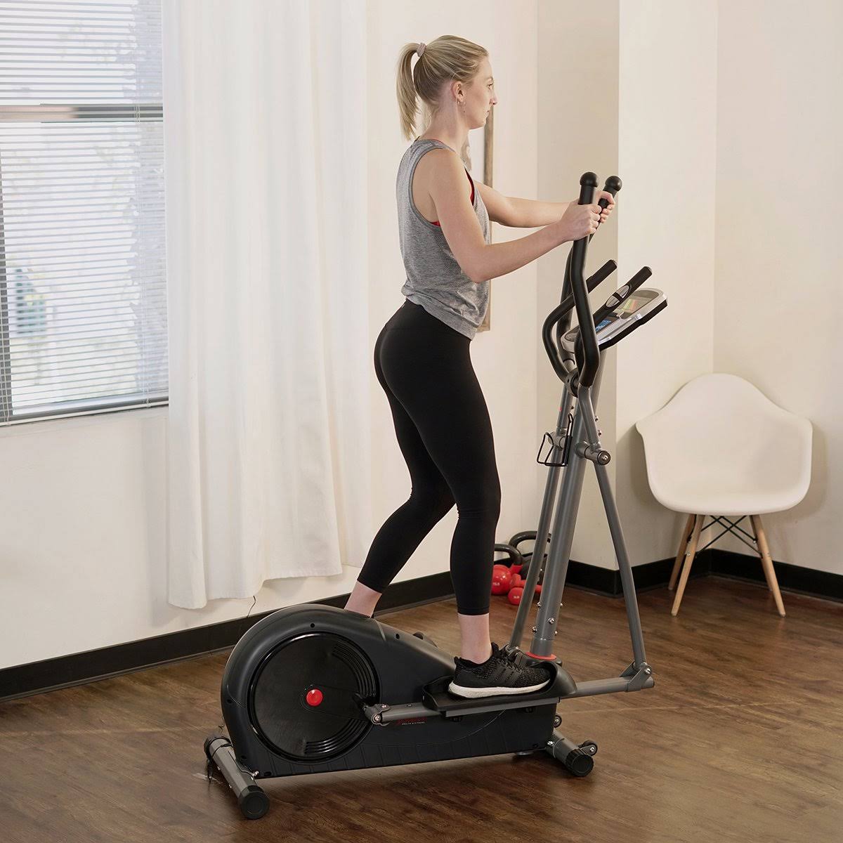 Sunny Health Fitness SF-E320002 Pre-Programmed Elliptical Trainer