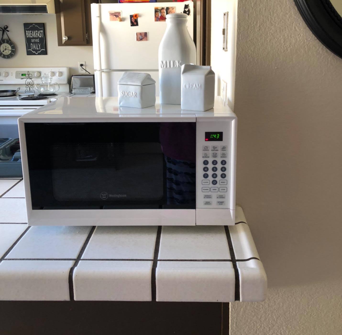 Westinghouse 0.9 Cu. ft. Microwave, White