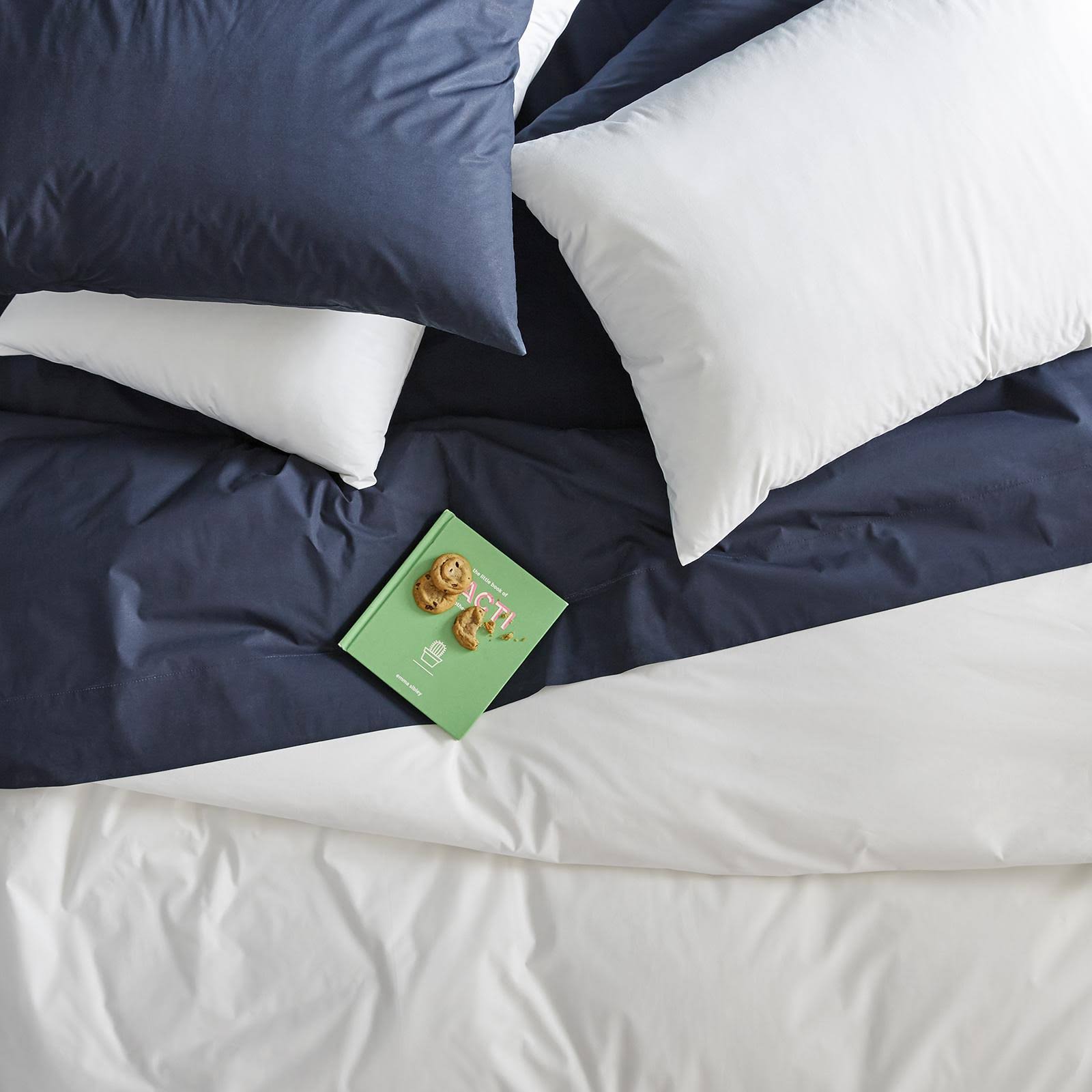 Brooklinen Classic Percale 4-Piece Core Sheet Set - Deep Navy