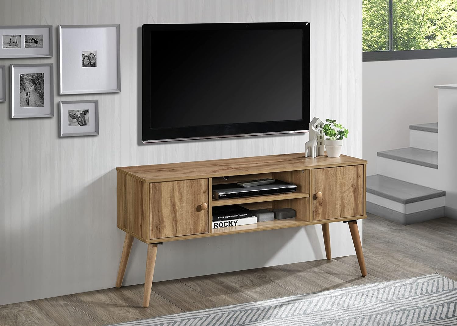 Oak 47" L TV Stand (1x2-Tier Shelves & 2 Cabinets)