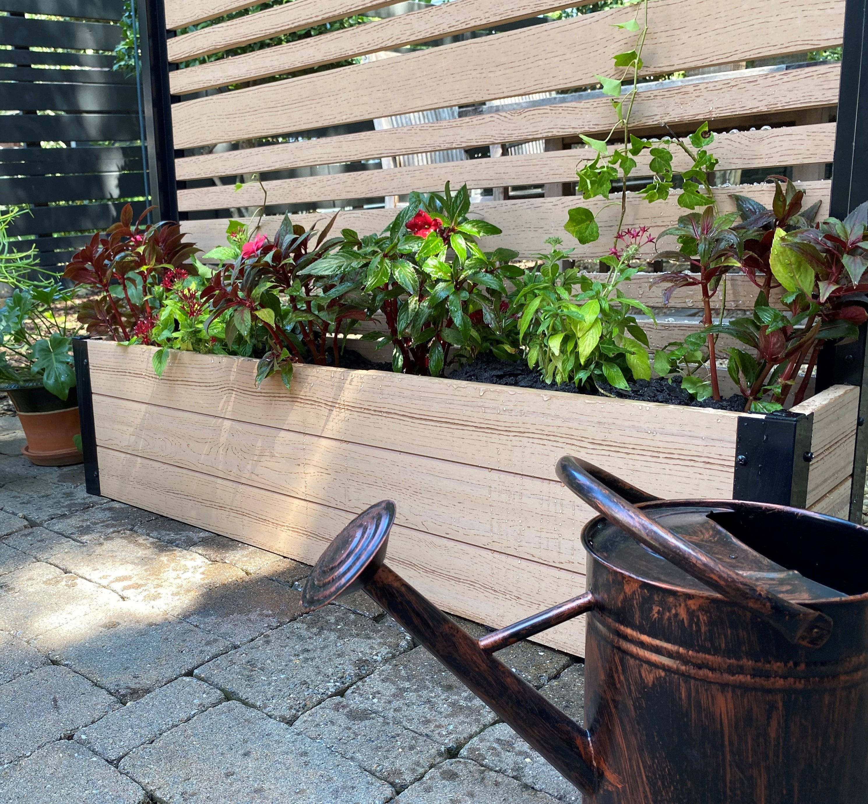 Florence Freestanding WoodTek Vinyl Outdoor Privacy Screen and Planter Box Kit (1 Screen)(4ft H x 4ft W x 1ft L)