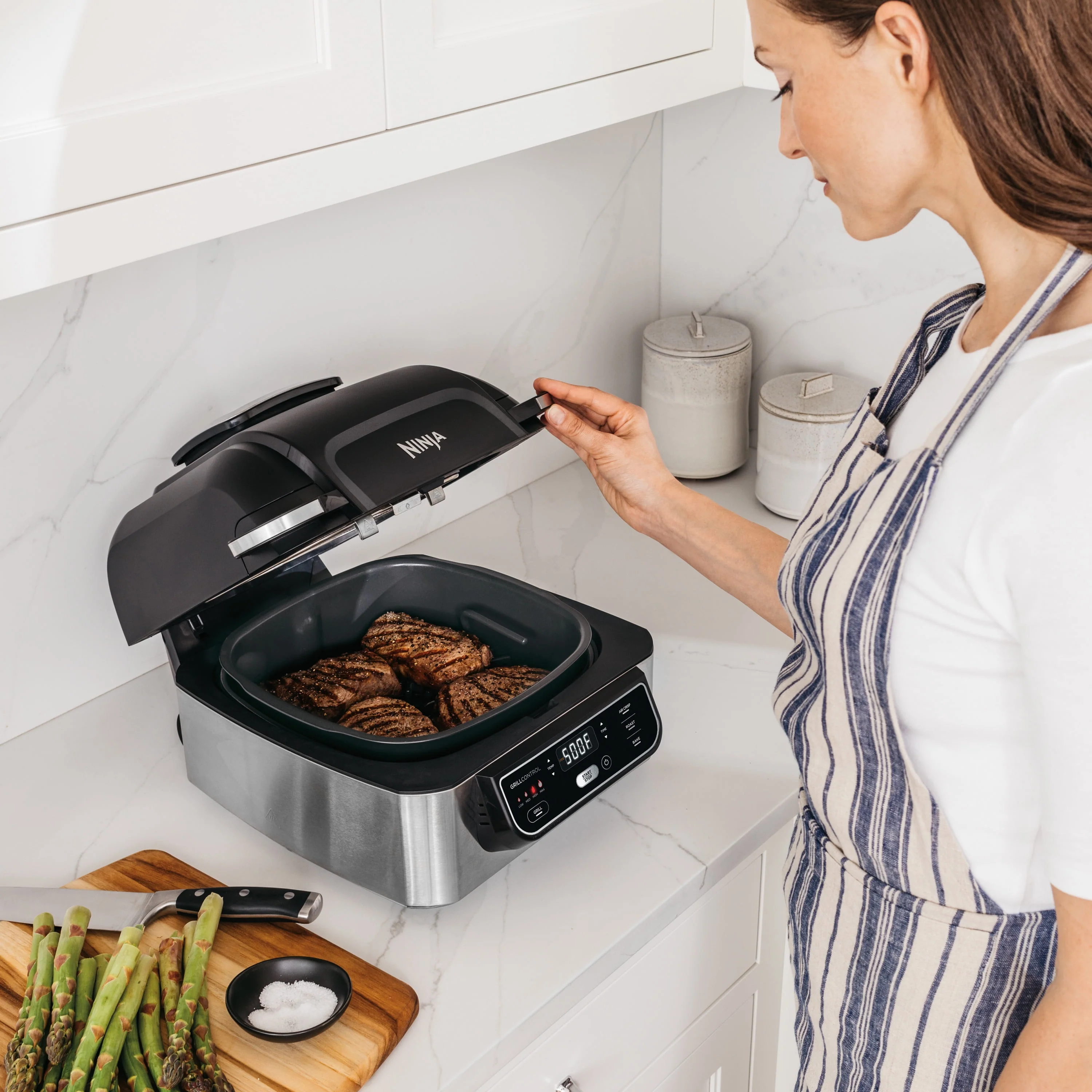 Ninja Foodi 4-in-1 Indoor Grill with 4-qt Air Fryer, Roast, Bake, and Cyclonic Grilling Technology, Black/Stainless AG300