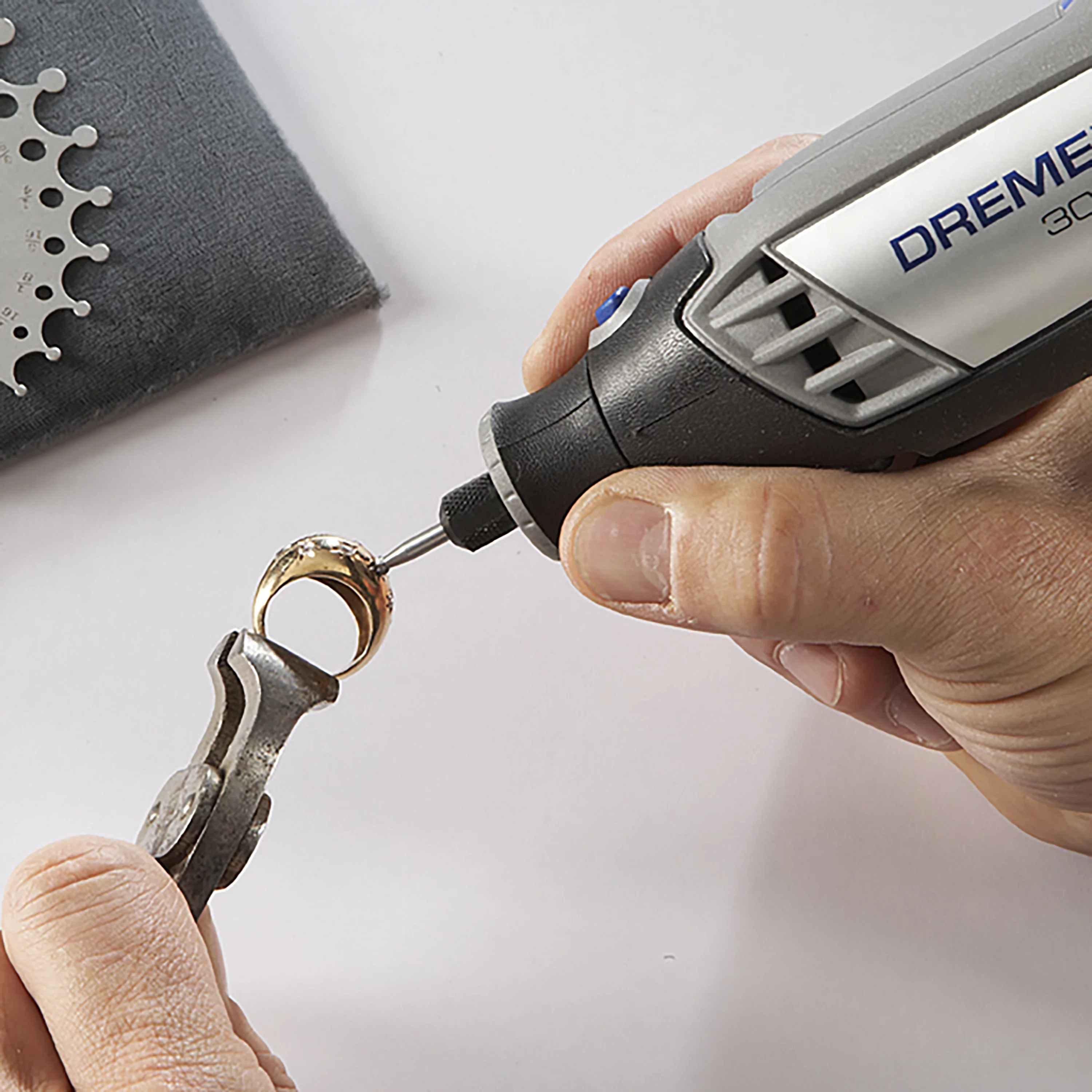 Dremel 3000-2/28 Variable Speed Rotary Tool Kit, 2 Attachments & 28 Accessories, Perfect for Routing, Metal Cutting, Wood Carving, and Polishing