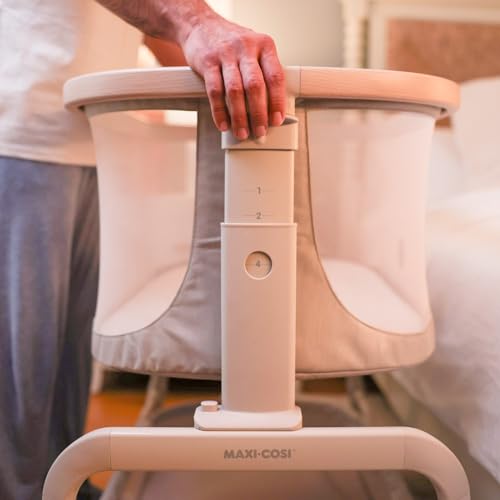Maxi-Cosi Iora Bassinet Classic Oat: Portable Baby Bassinet, Infant Bedside Sleeper Crib, Height Adjustable, Breathable Mesh, Large Storage Basket