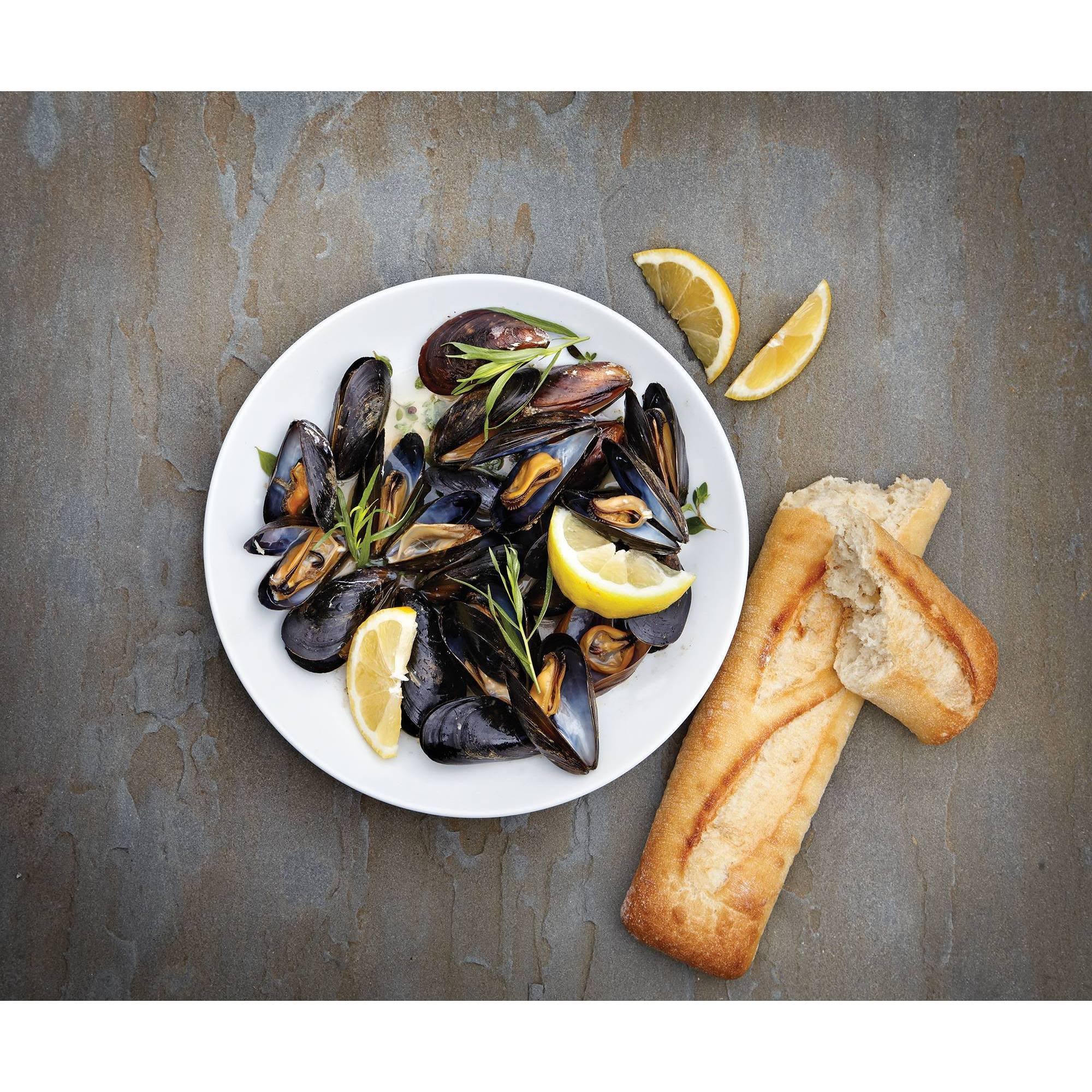 Outset Cast Iron 2.5 Quart Seafood and Mussel Pot with Lid for Empty Shells 76495