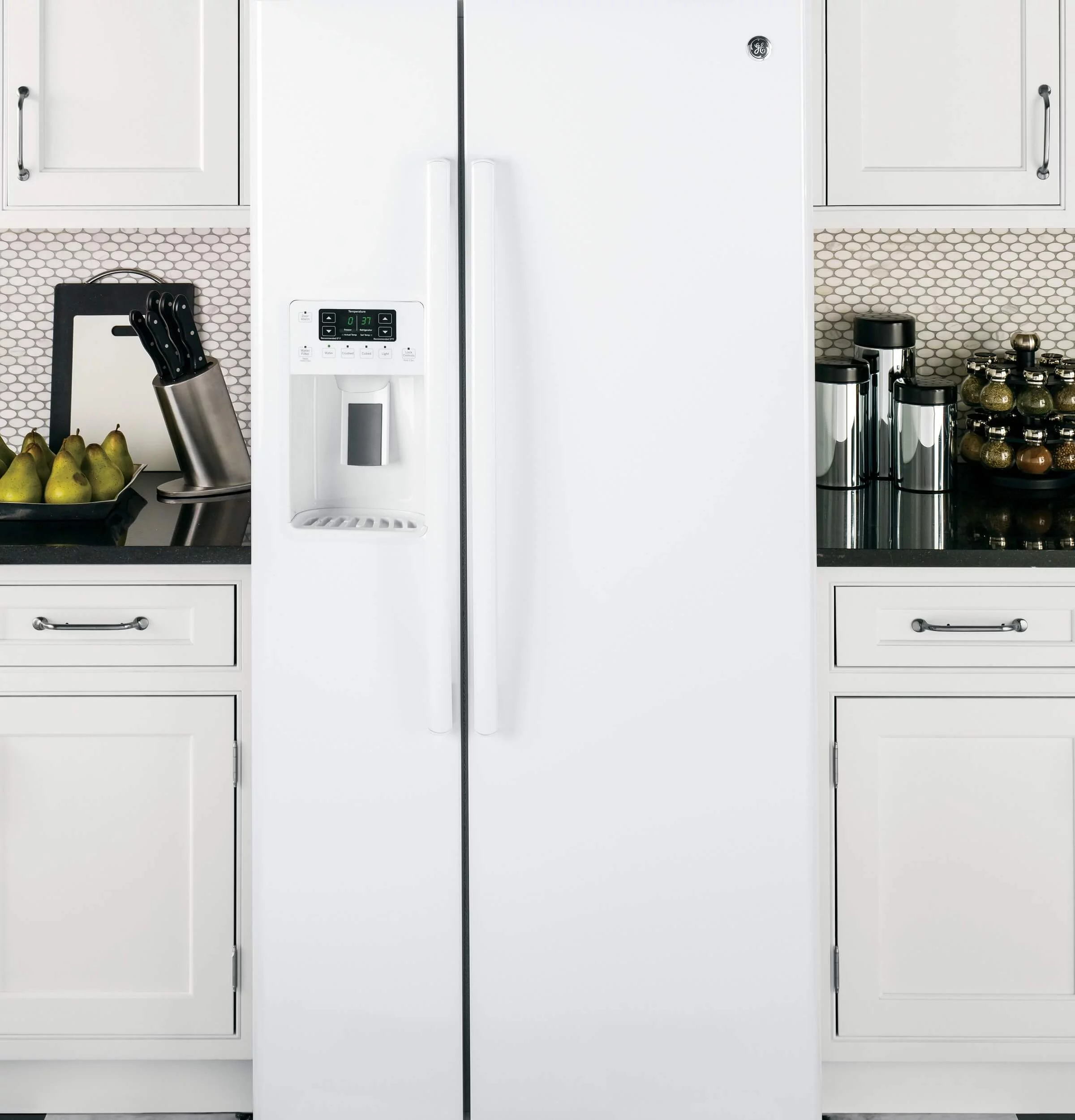 GE Appliances GSS23GGKWW 33 Inch Freestanding Side by Side Refrigerator White
