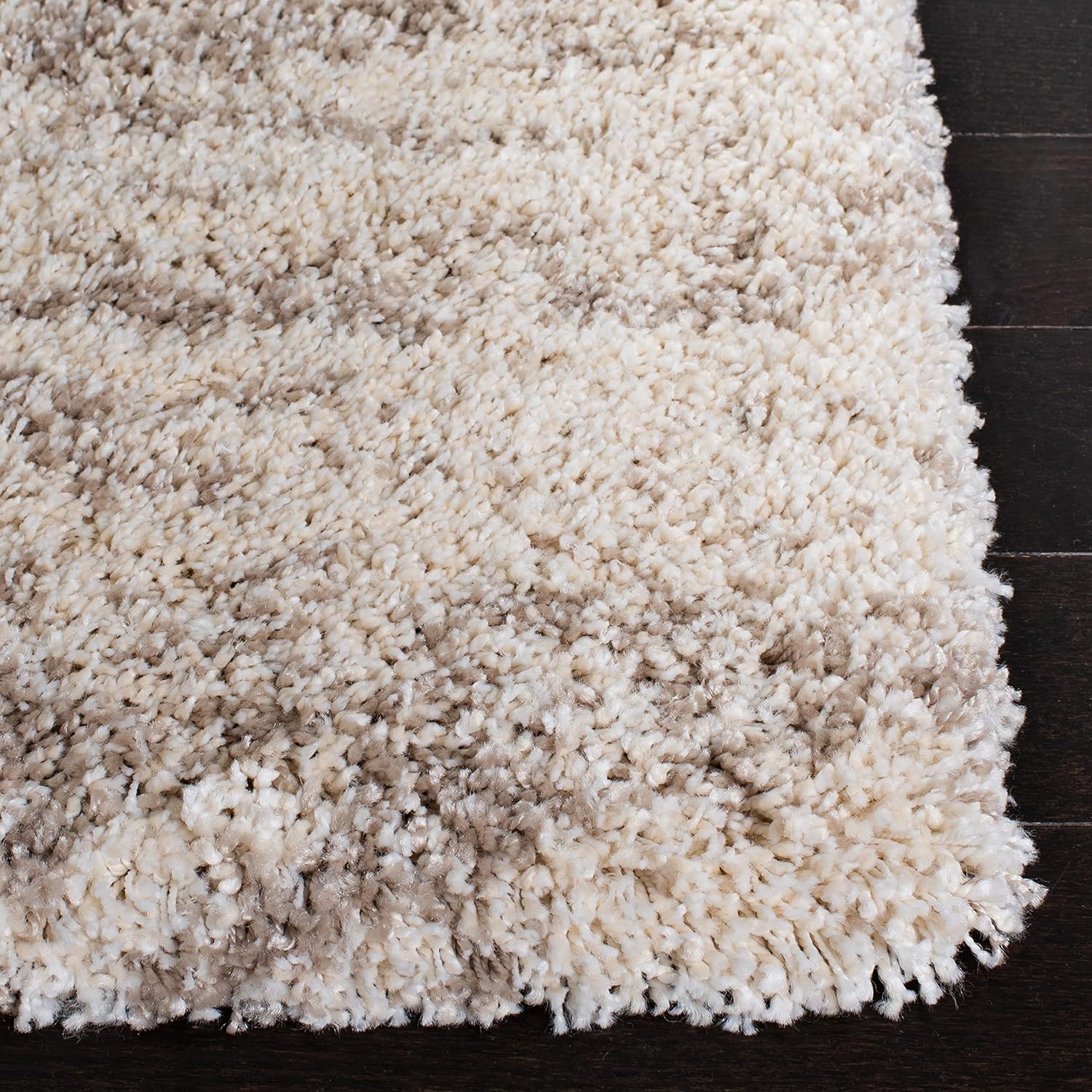 SAFAVIEH Hudson Shag Collection Area Rug - 5'3" x 7'6", Ivory & Beige, Modern Design, Non-Shedding & Easy Care, 2-inch Thick Ideal for High Traffic Areas in Living Room, Bedroom (SGH206B)