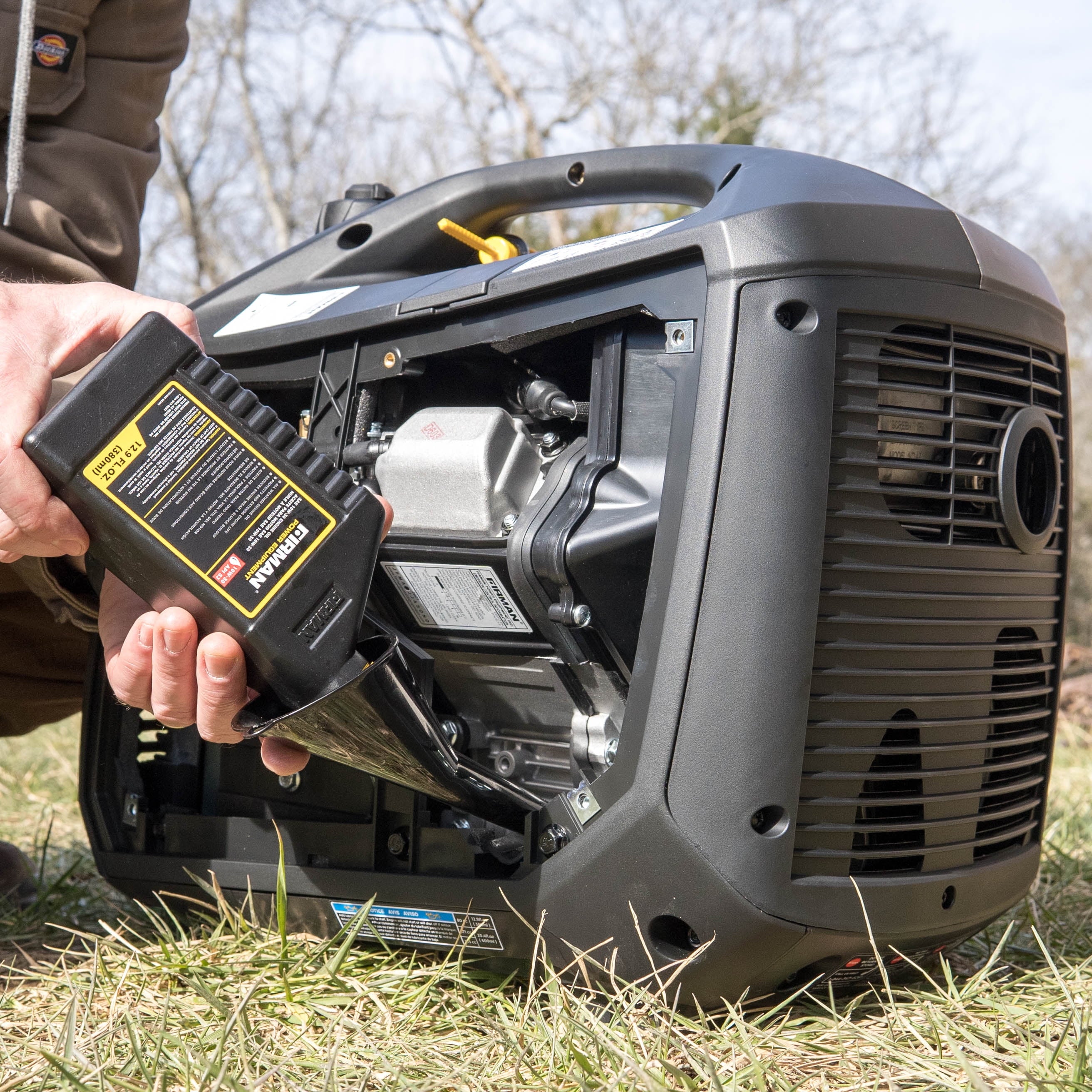 FIRMAN W01682 1600/2000 Watt Peak Gasoline Powered Inverter Generator