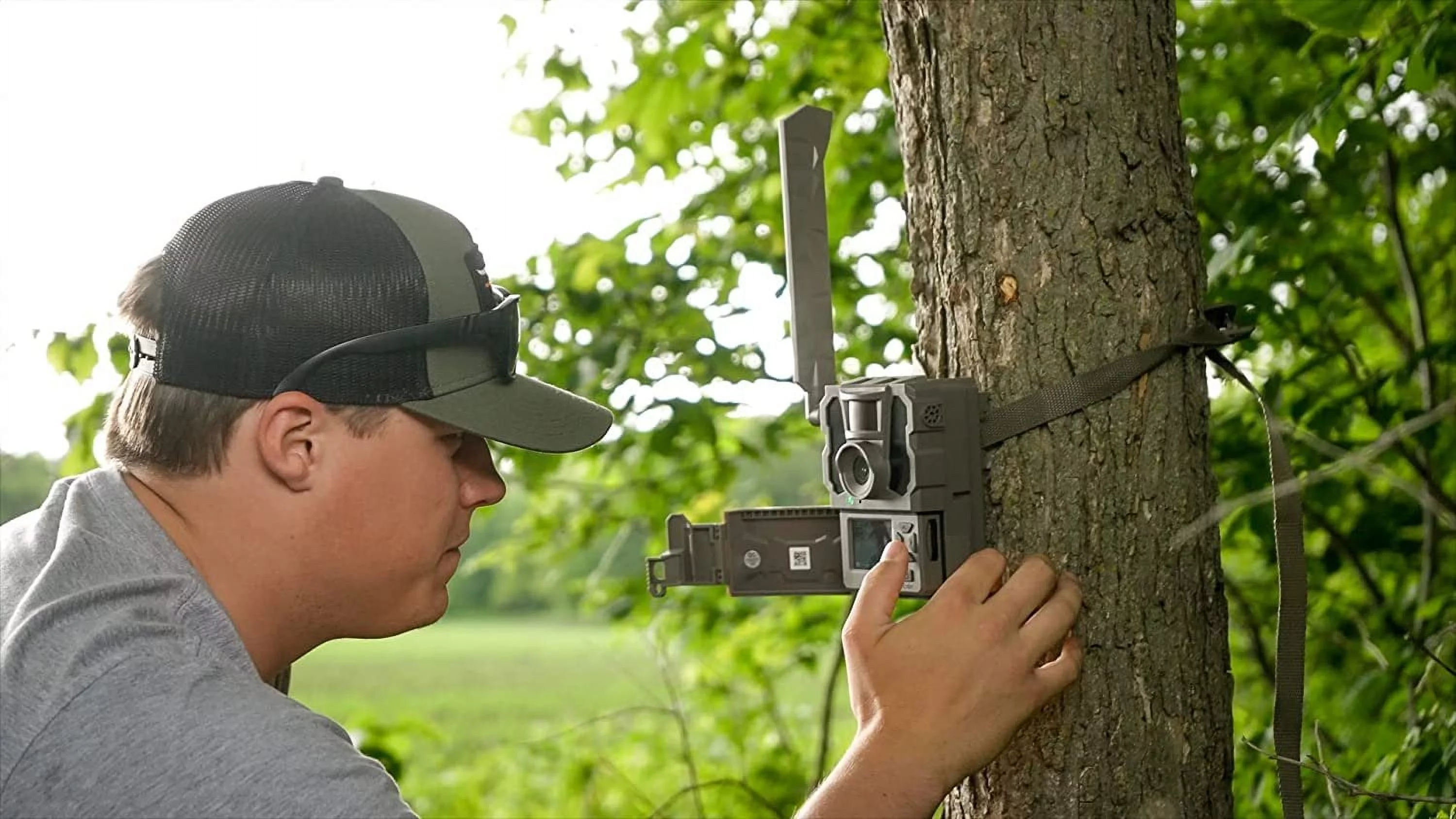 TACTACAM Reveal X PRO Cellular Trail Camera, Verizon and AT&T, NO Glow, Integrated GPS Tracking, Built in LCD Screen, HD Photo and HD Video 2 PK + Two 32GB SD Cards