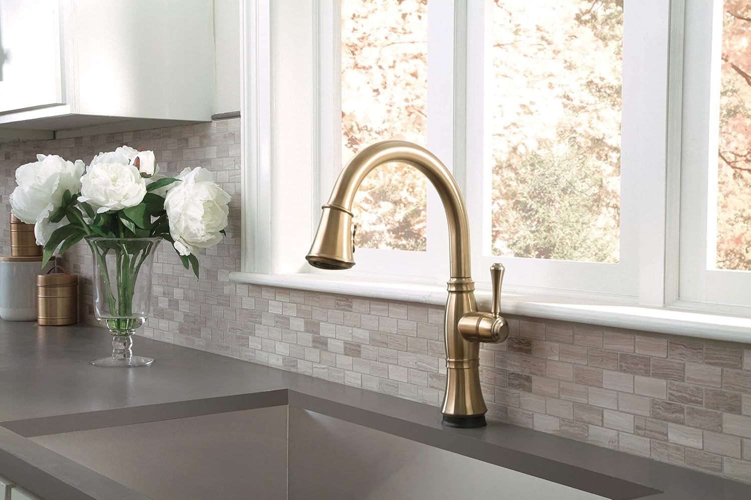 Delta Faucet Cassidy Gold Kitchen Faucet Touch, Touch Kitchen Faucets with Pull Down Sprayer, Kitchen Sink Faucet, Delta Touch2O Technology, Lumicoat Champagne Bronze 9197T-CZ-PR-DST