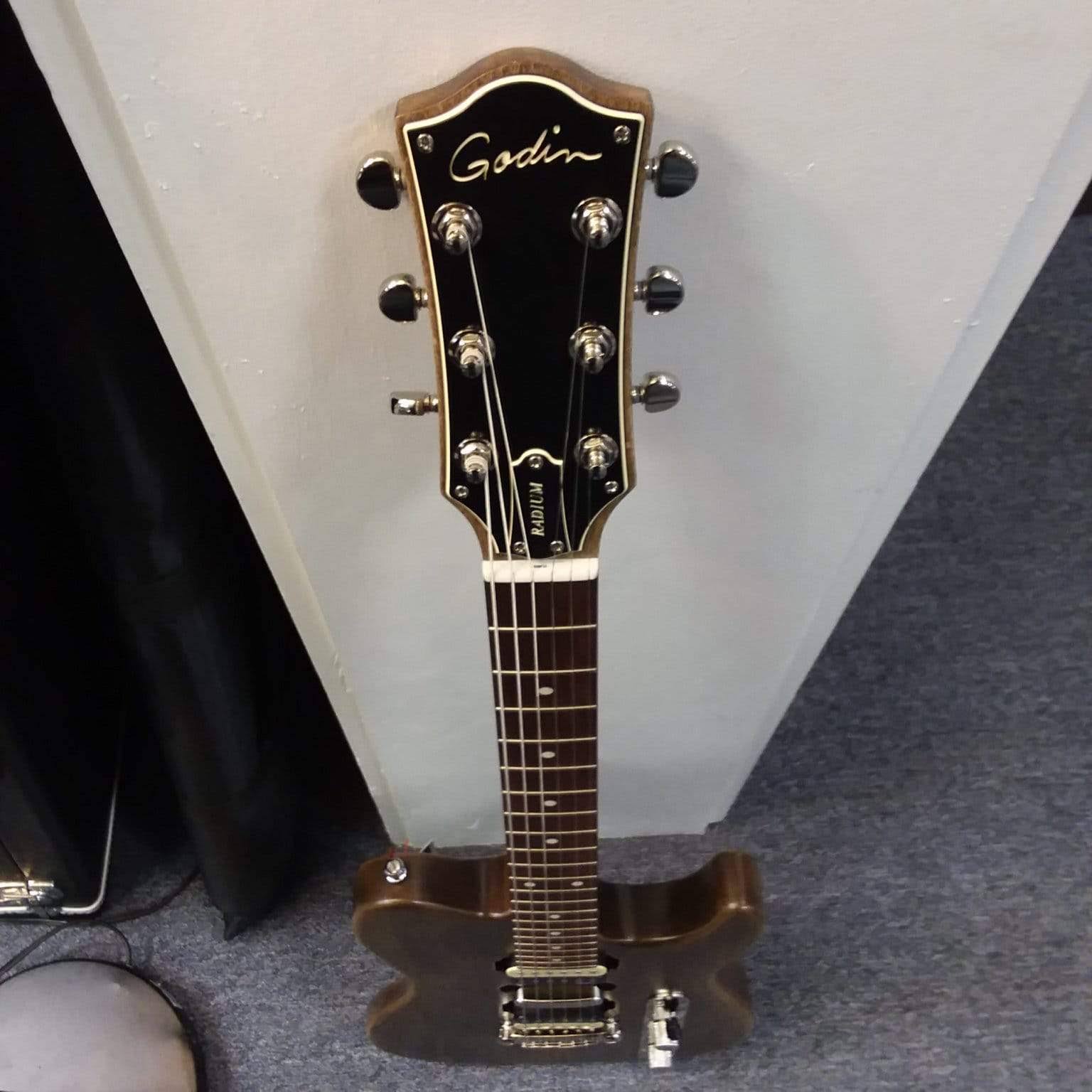 Godin Radium Carbon Black RN