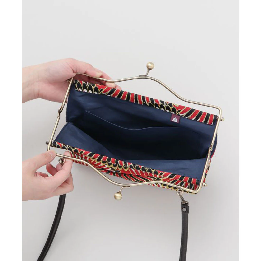 【Kaya】Elegant Kiss Lock Shoulder Bag Red