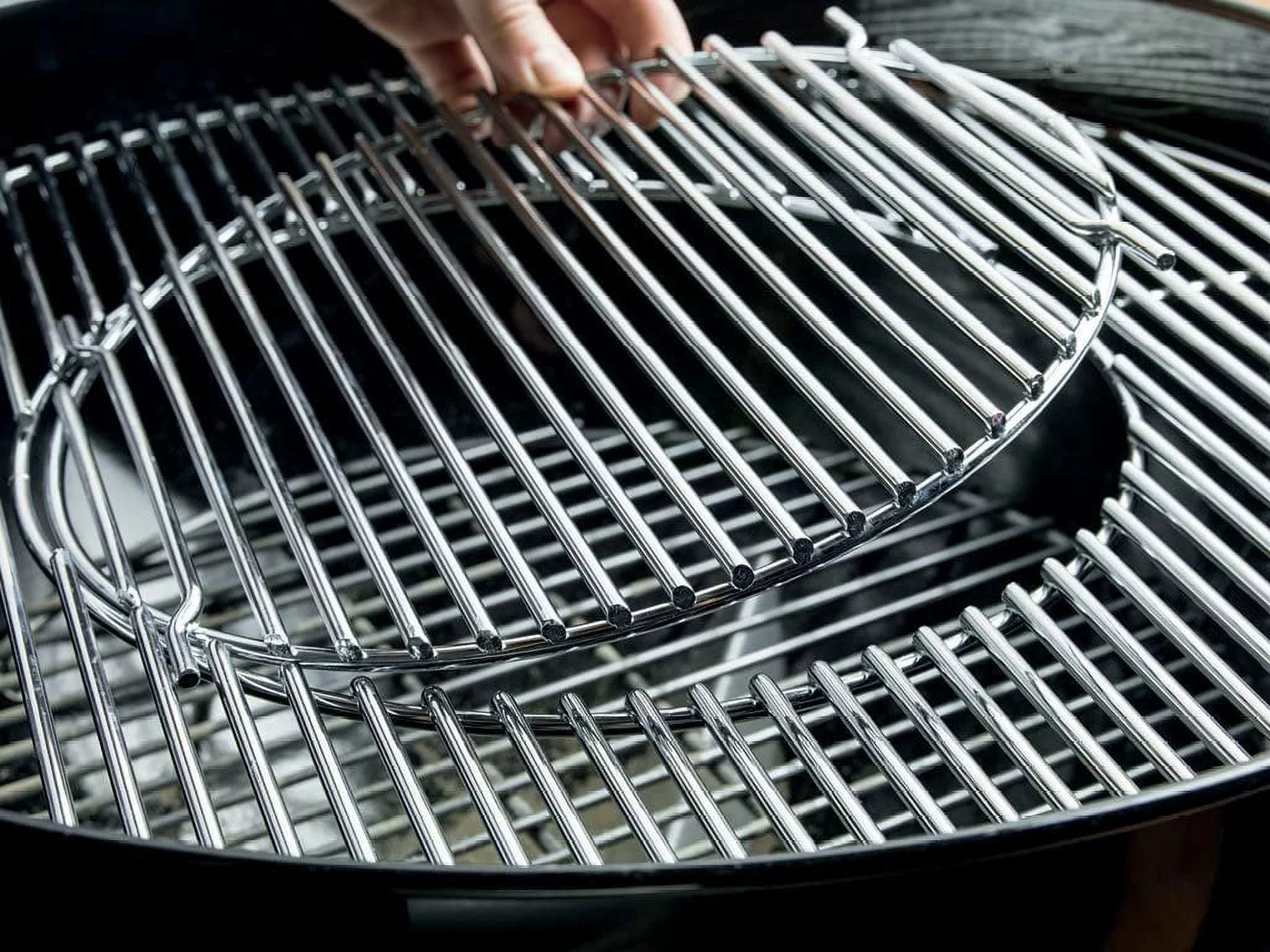 Weber 14501001 Master-Touch Charcoal Grill, 22-Inch, Black