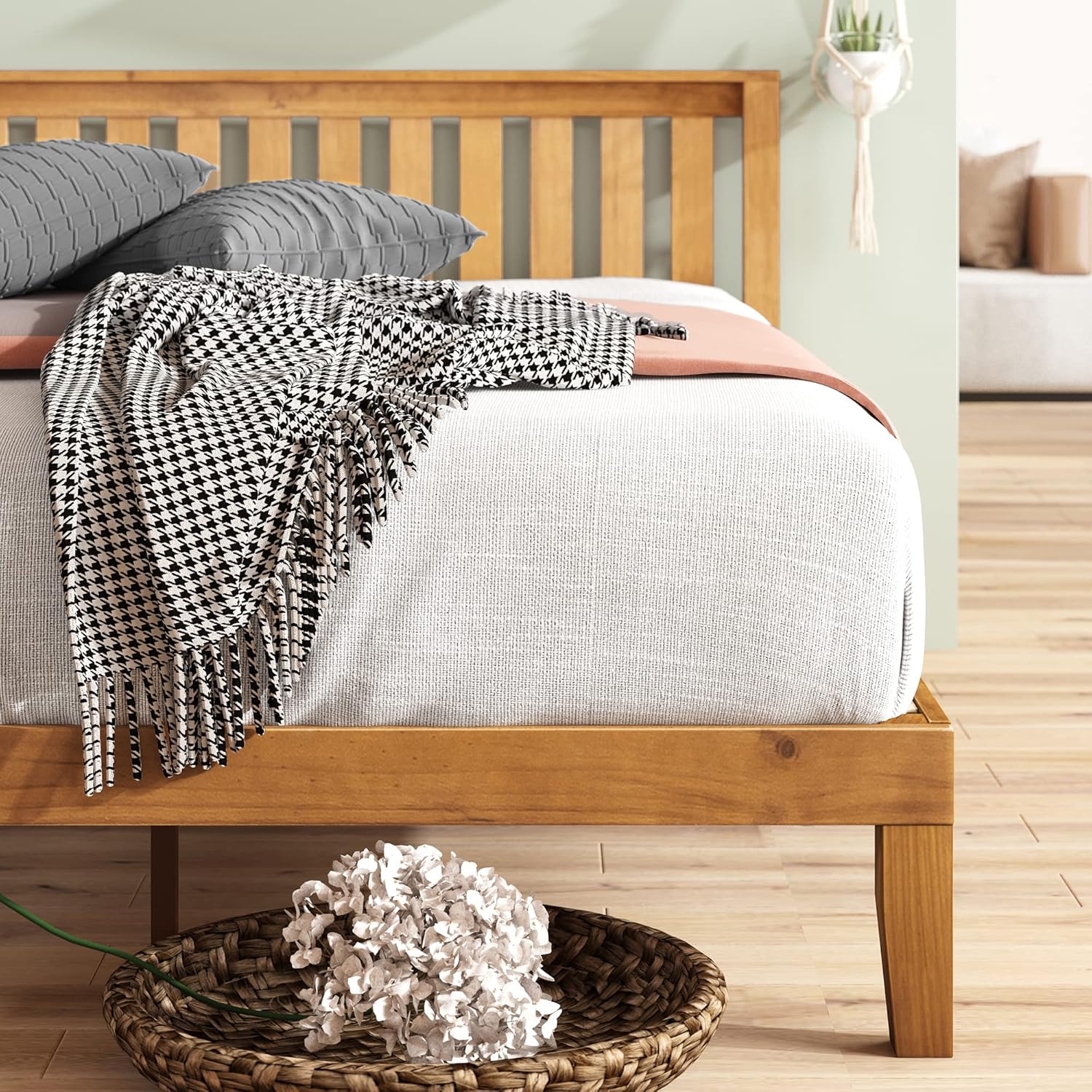 ZINUS Alexia Wood Platform Bed Frame with headboard / Solid Wood Foundation with Wood Slat Support / No Box Spring Needed / Easy Assembly, Rustic Pine, Twin