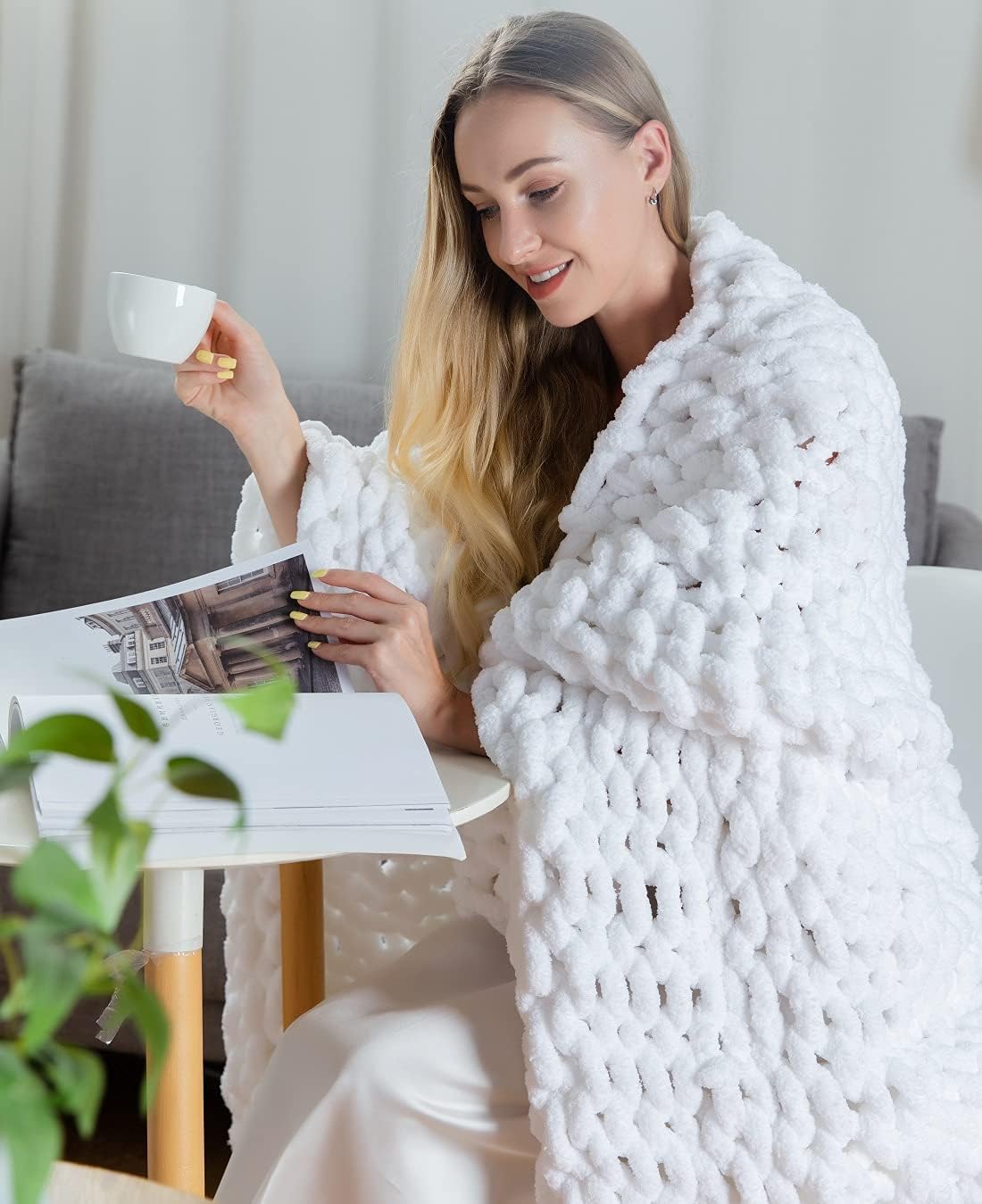 DIRUNEN Chunky Knit Luxury Throw Blanket Large Cable Knitted Premium Soft Cozy Chenille Bulky Blankets for Cuddling up in Bed, on The Couch or Sofa Navy 40×59