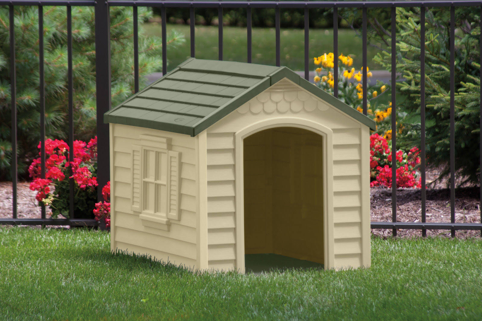 Suncast DH250 Deluxe Dog House, Beige, Medium