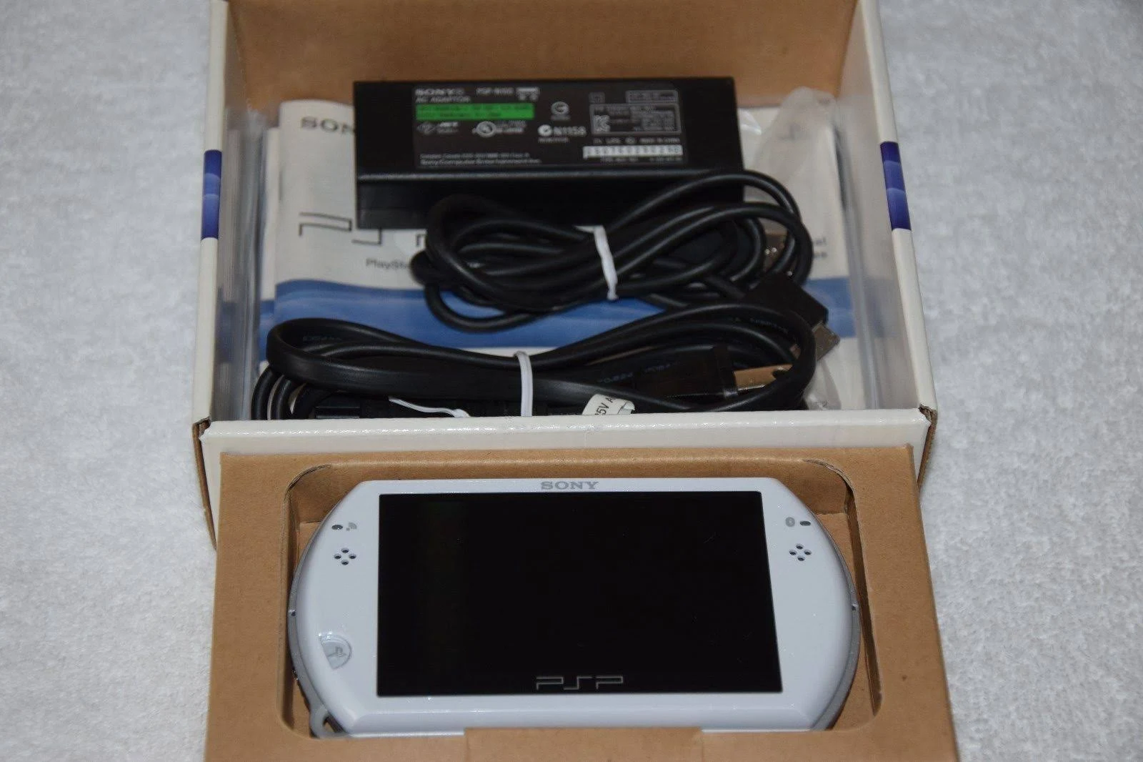 PSP Go Pearl White PSP