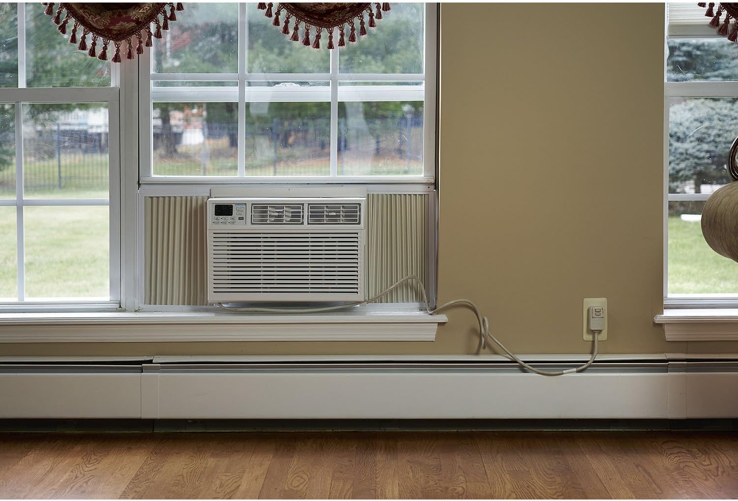 Emerson Quiet Kool 15,000 BTU Window Air Conditioner and Dehumidifier, 115V, Window AC Unit for Large Rooms up to 700 Sq. Ft., Perfect for Apartment and Living Room, Window Unit with Remote