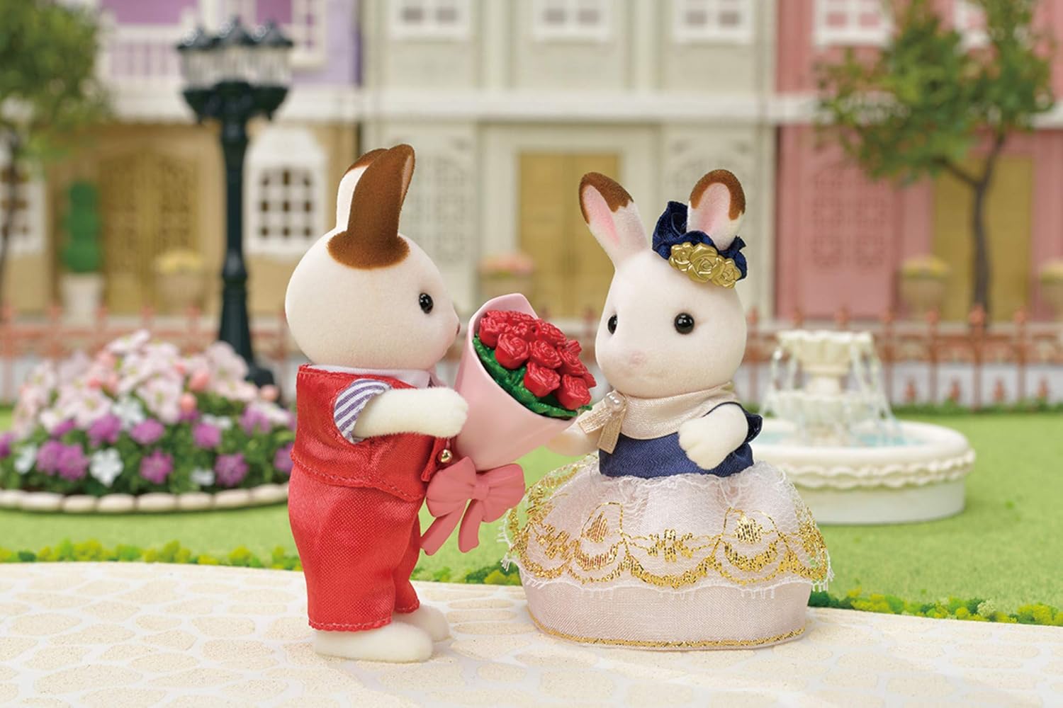 Calico Critters Town Series Cute Couple Set, Set of 2 Collectible Doll Figures with Fashion and Floral Accessories