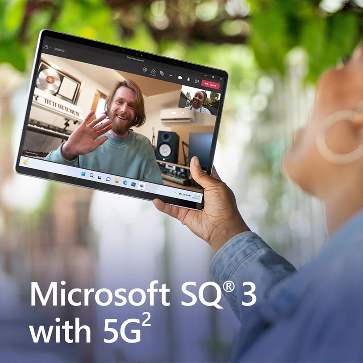 Microsoft Surface Pro 9 Tablet - 13" - SQ3-8 GB RAM - 128 GB SSD - Windows 11 Pro - 5G - Platinum