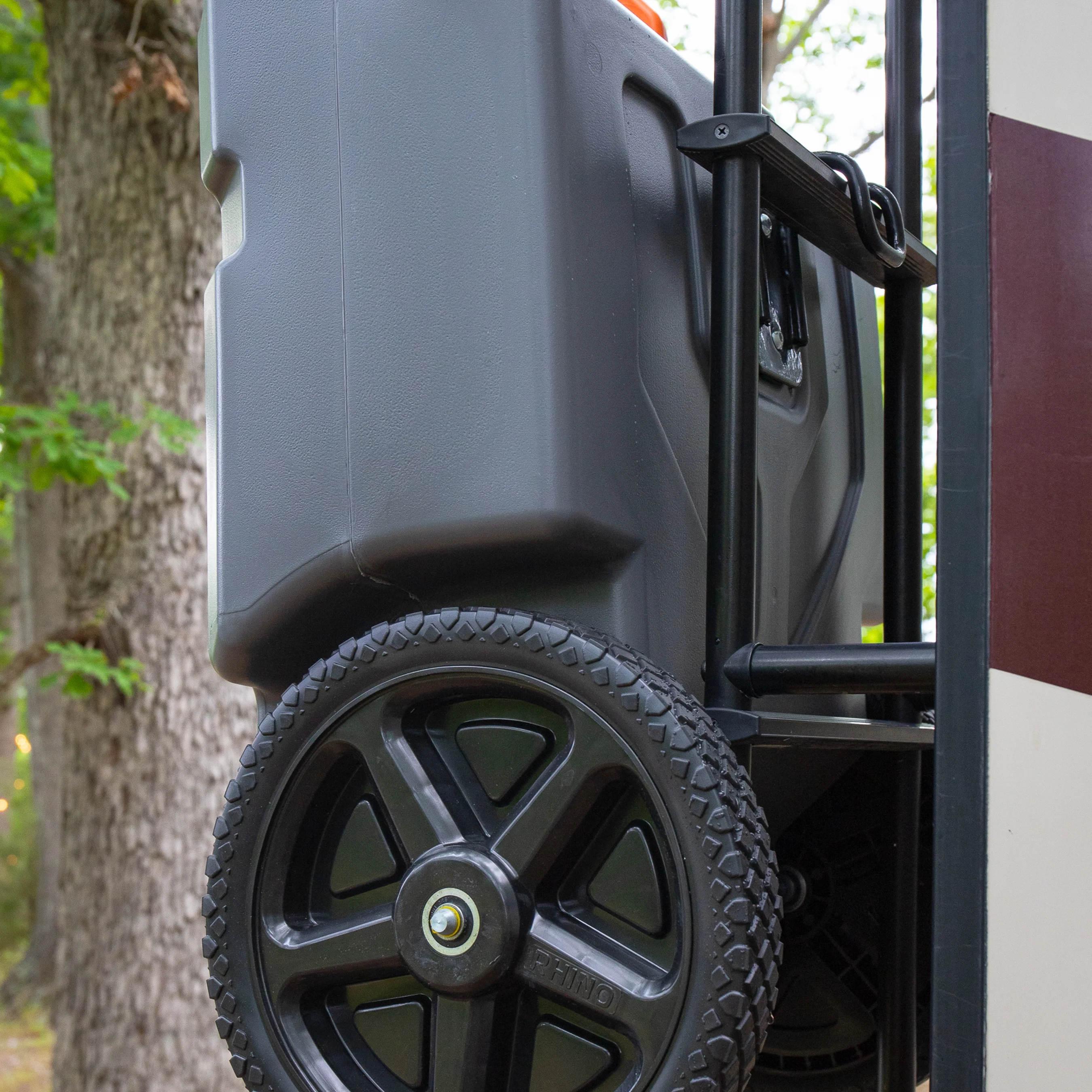 Camco Rhino 15-Gallon Portable RV Tote Tank
