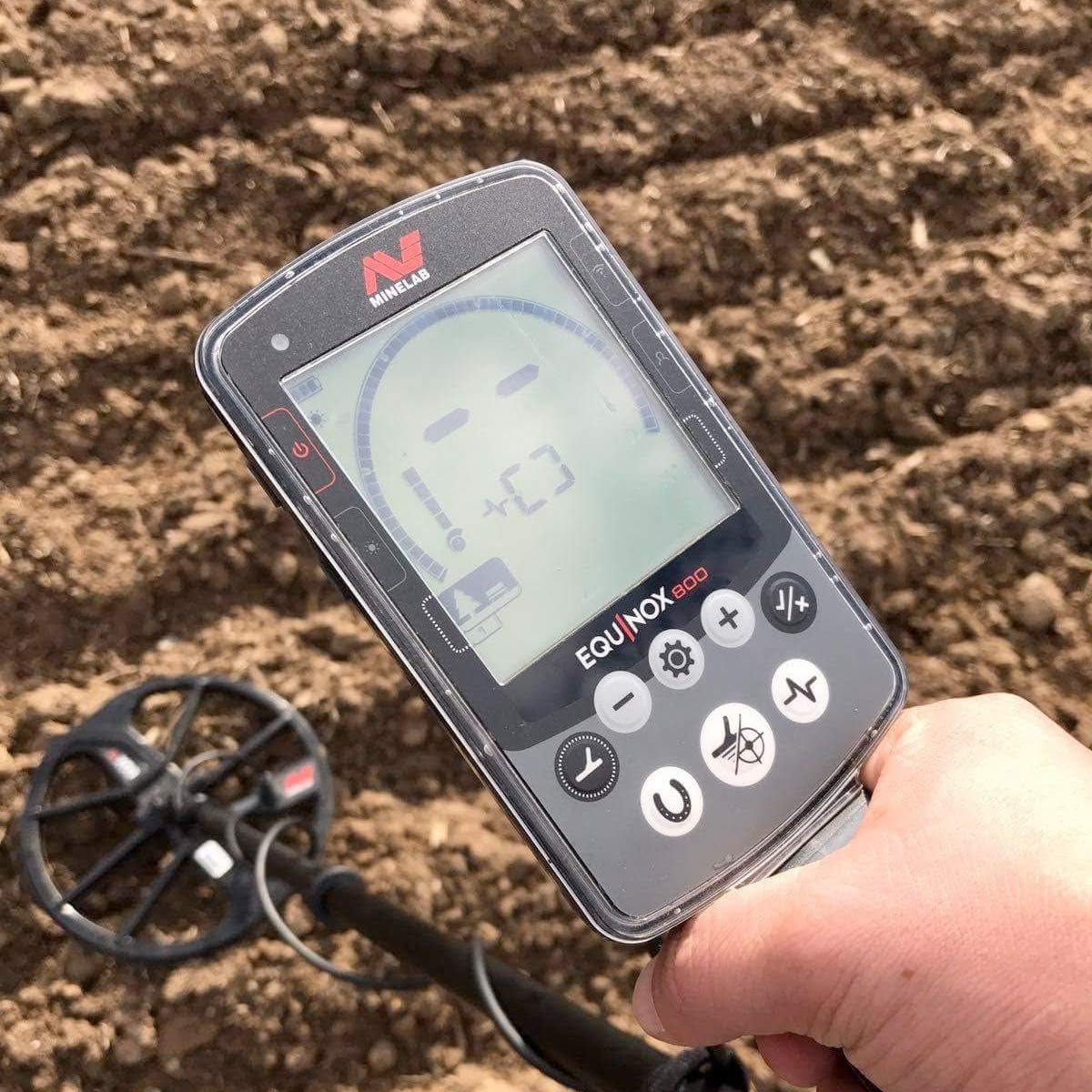 Minelab Equinox 800 Multi-IQ Metal Detector w/Pro Find 20 Pinpointer, Carry Bag
