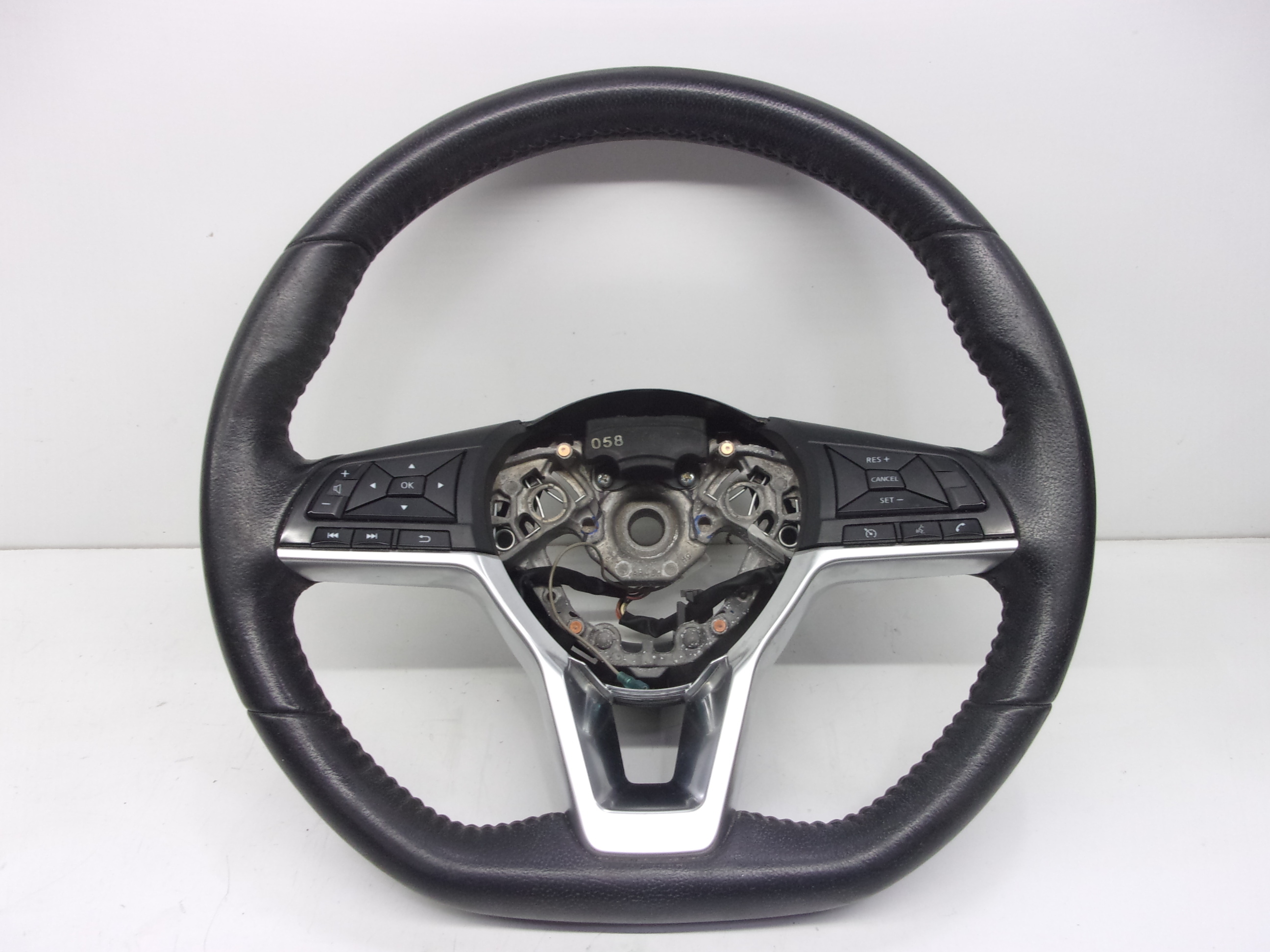 Pre-Owned 2020 Nissan Rogue Black Leather Steering Wheel OEM (Good)