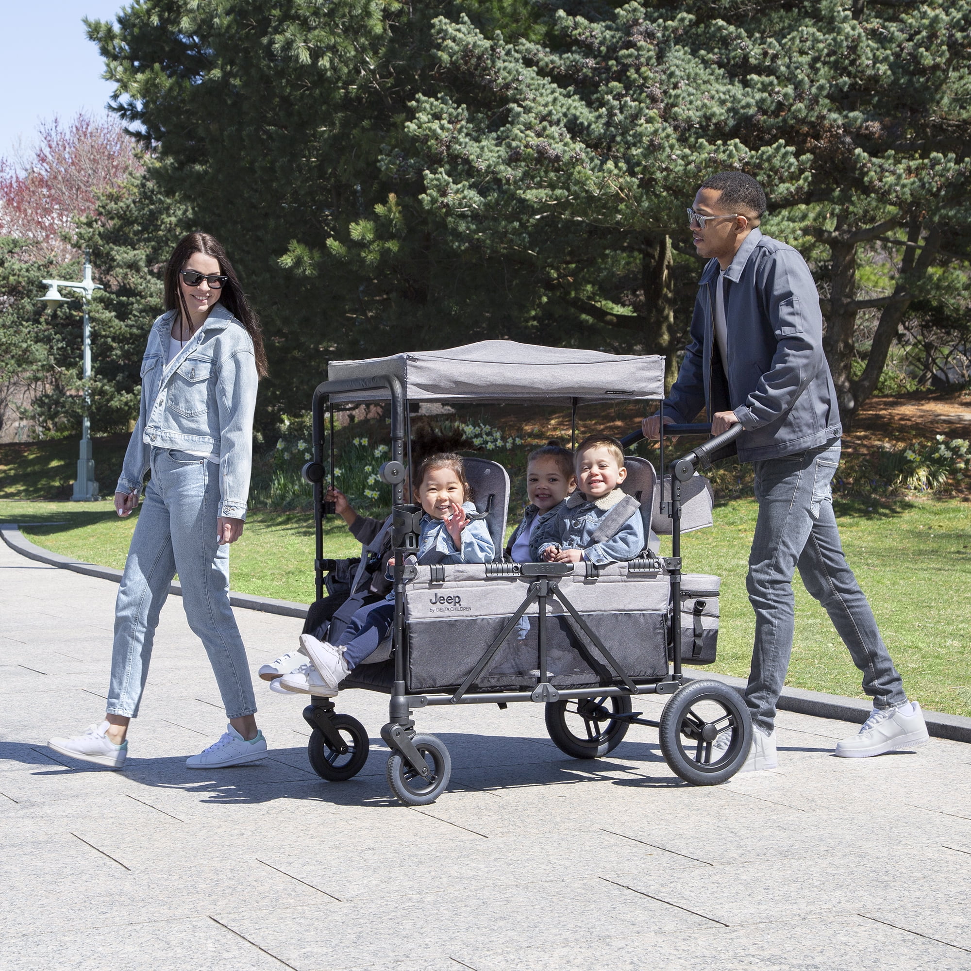 Jeep Wrangler Deluxe 4 Seater Stroller Wagon by Delta Children - Premium Quad Stroller Wagon for 4 Kids with Convertible Seats, Adjustable Push/Pull Handles, Removable Canopy & Flat Fold, Grey