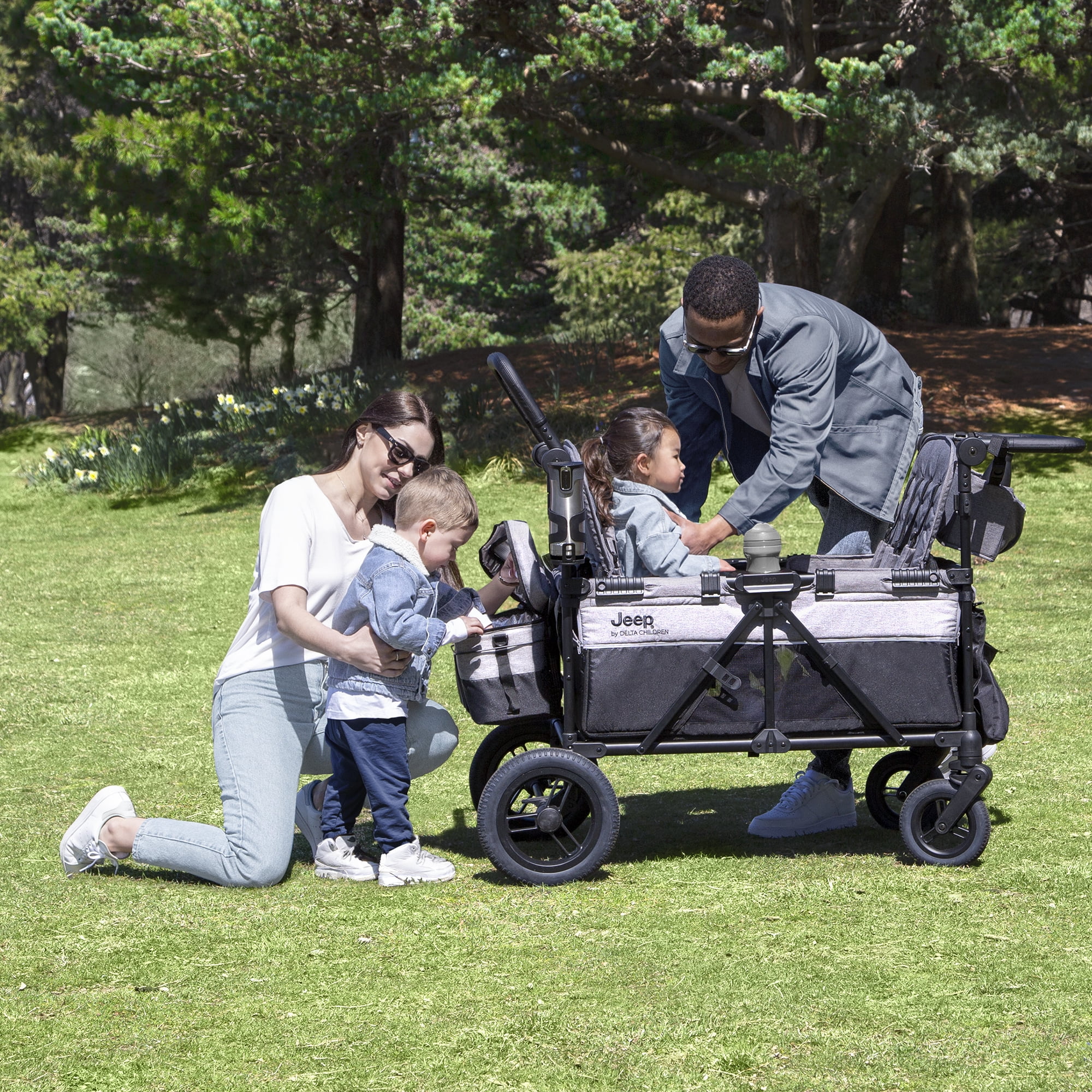 Jeep Wrangler Deluxe 4 Seater Stroller Wagon by Delta Children - Premium Quad Stroller Wagon for 4 Kids with Convertible Seats, Adjustable Push/Pull Handles, Removable Canopy & Flat Fold, Grey
