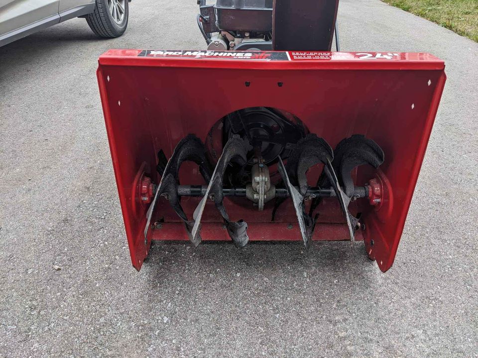 24 Yard Machines 2-Stage SNOW BLOWER 208CC Powermore Engine & Electric Start