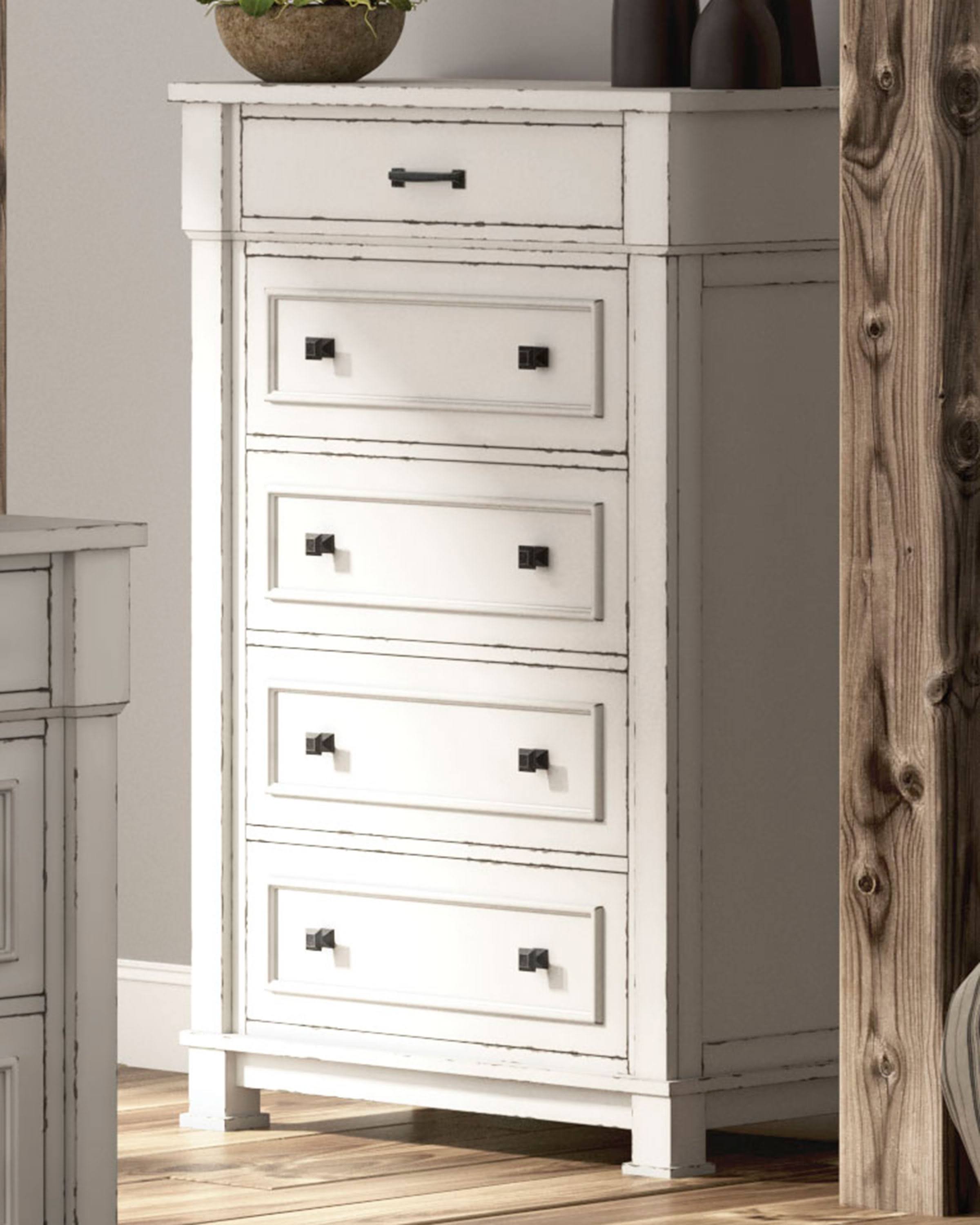 Ashley Jennily Chest of Drawers