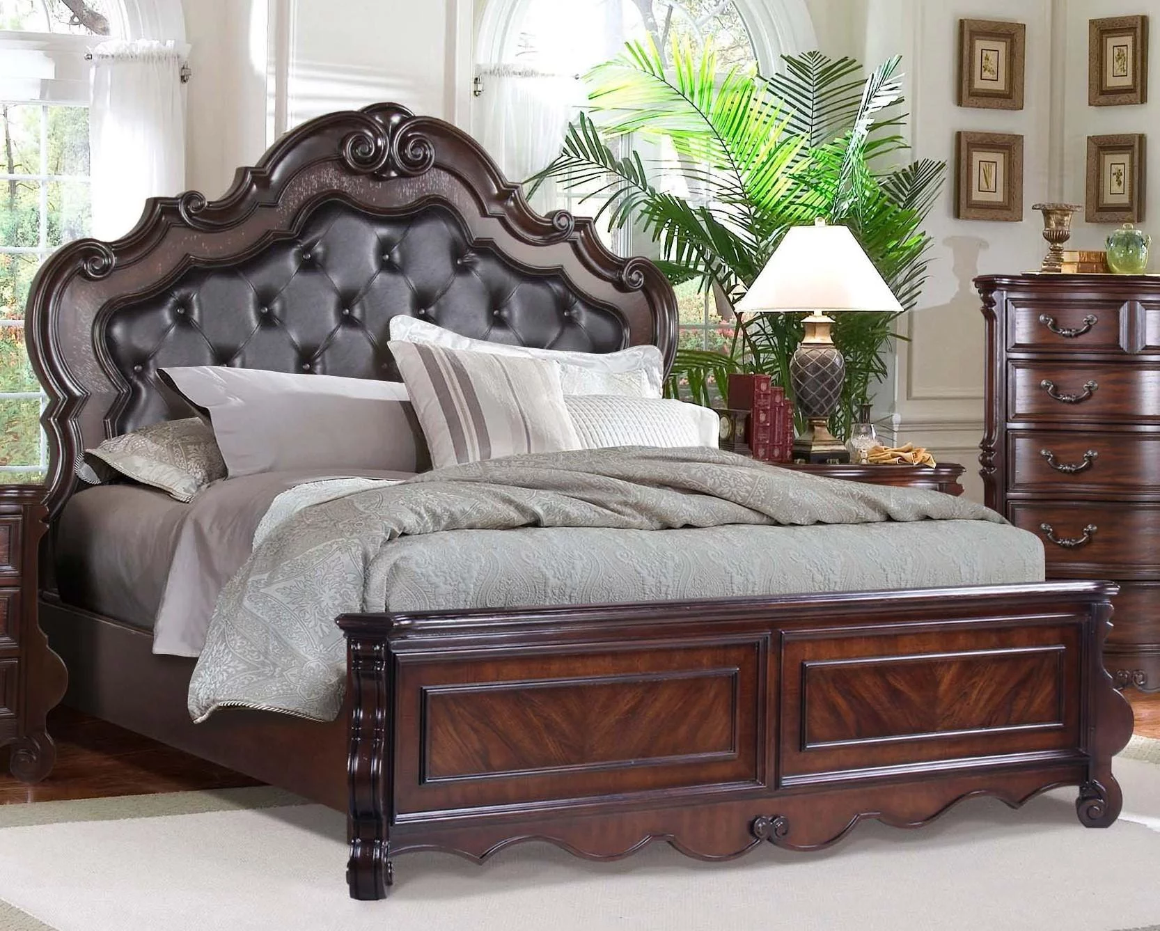 Old World Cherry Finish Traditional Queen Bed McFerran B527