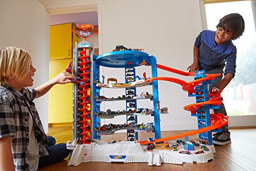 Hot Wheels Toy Car Track Set & 4 1:64 Scale Cars, Super Ultimate Garage, 3+ ft Tall with Motorized Gorilla & Storage for 140 Cars (Amazon Exclusive)