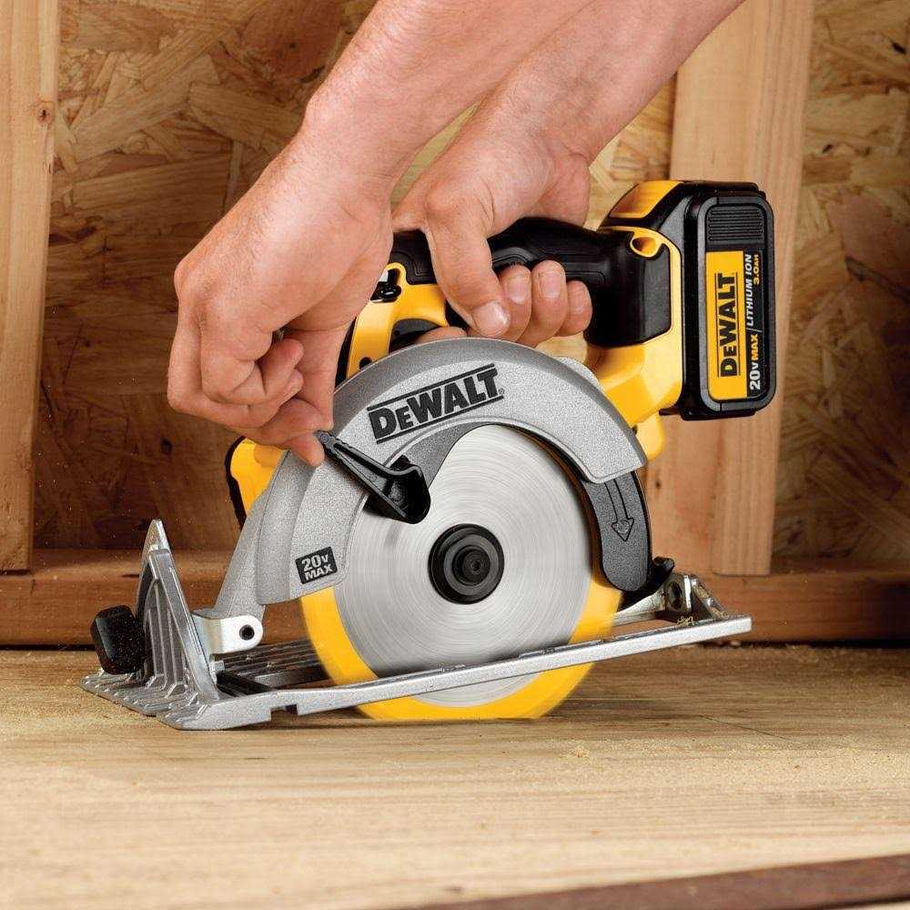 Dewalt Cordless Circular Saw 20V MAX DCS391B