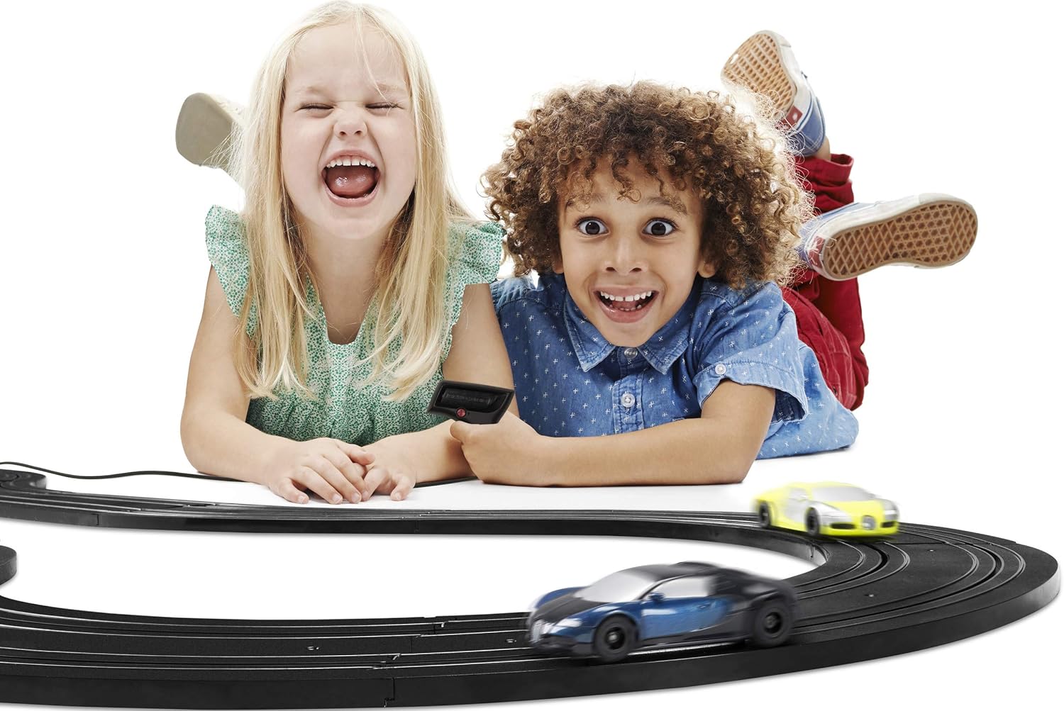 Scalextric Micro Hyper-Cars Race Slot Car Set (1: 64 Scale)