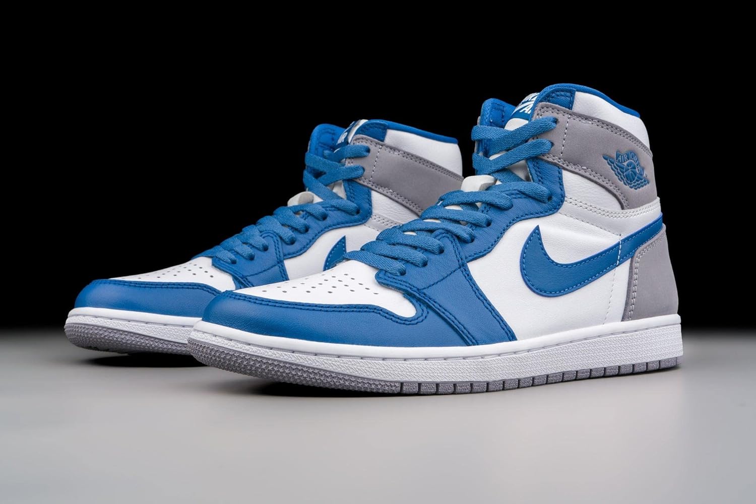 Jordan Men's 1 Retro High OG True Blue/White-Cement Grey (DZ5485 410) - 11
