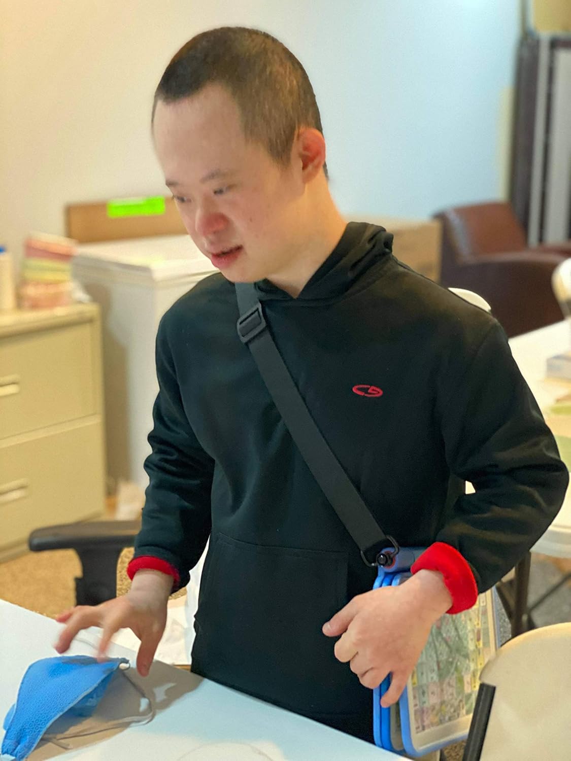 PicSeePal - The World's First AAC housing That is Lightweight, Portable, Customizable, Splash Proof, Modular and Easy to use - A Communication Tool for All Ages, abilities, and Locations