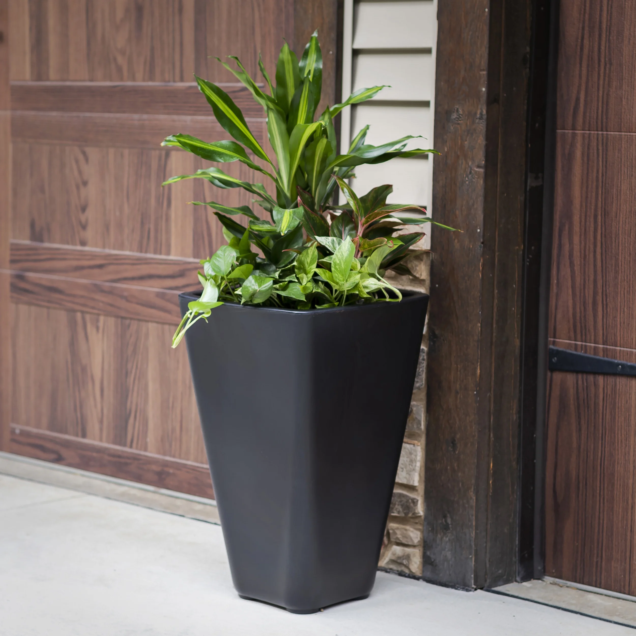 Step2 Bridgeview 26" Tall 2pk Black Square Indoor Outdoor Plastic Planter