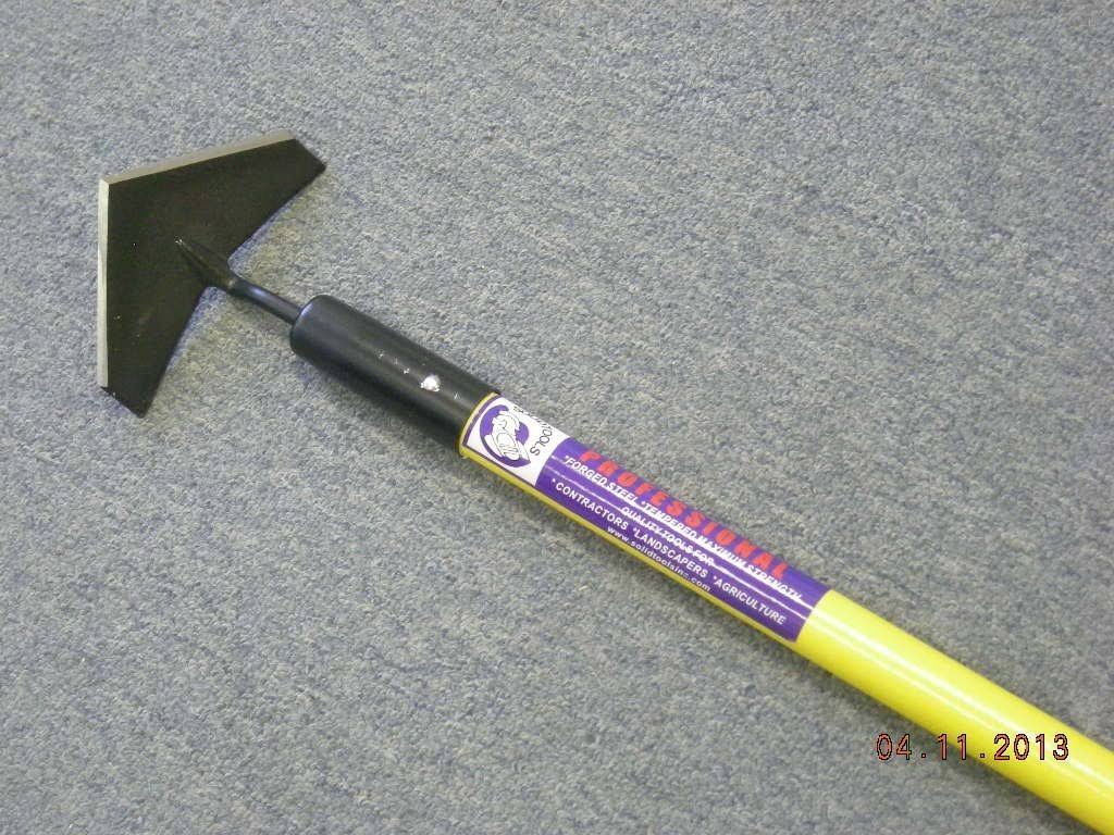 Forgecaft USA Winged Weeding Hoe- Classic Triangle Weeding Hoe CR8131F