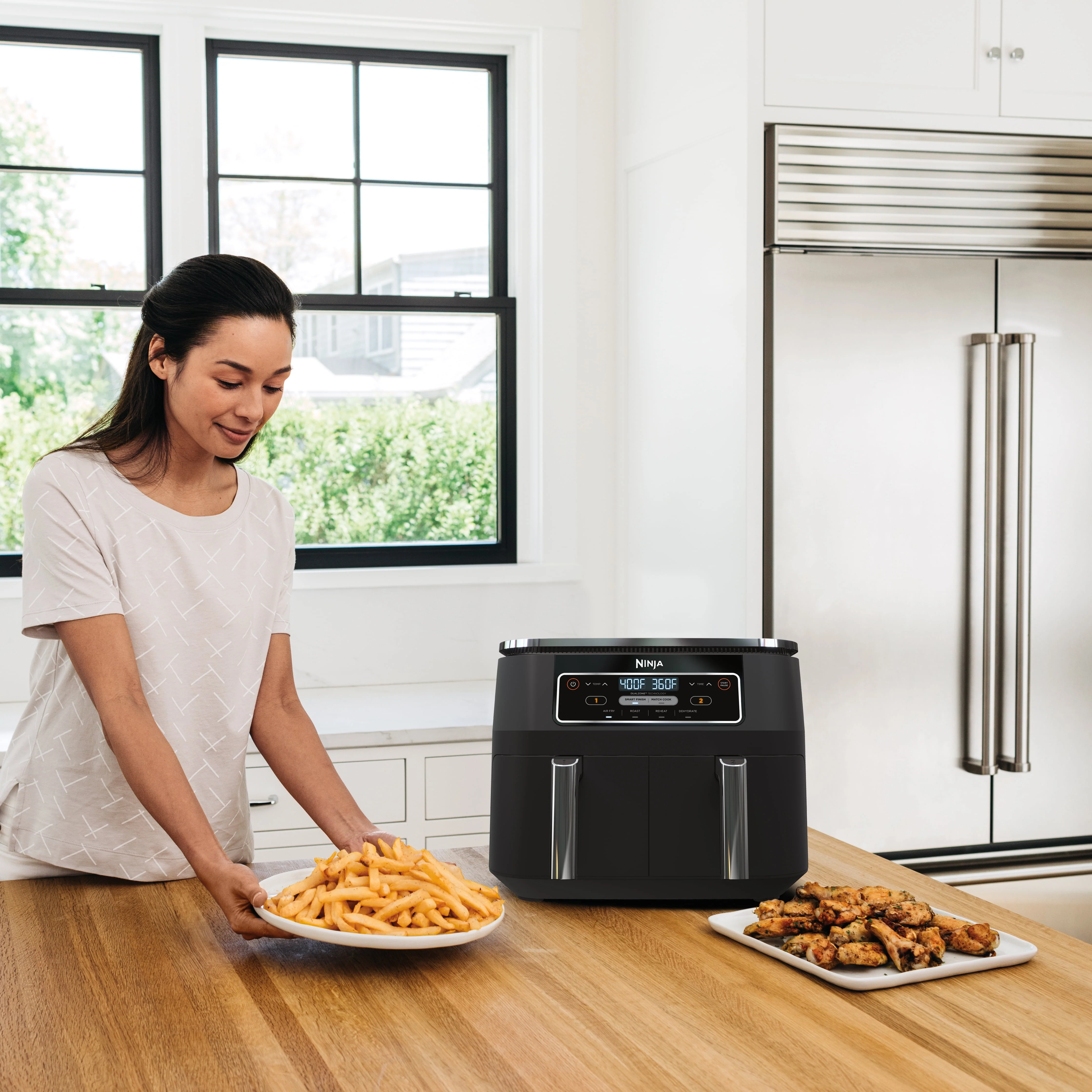 Ninja庐 Foodi庐 4-in-1 8-Quart. 2-Basket Air Fryer with DualZone Technology- Air Fry, Roast, & More DZ100