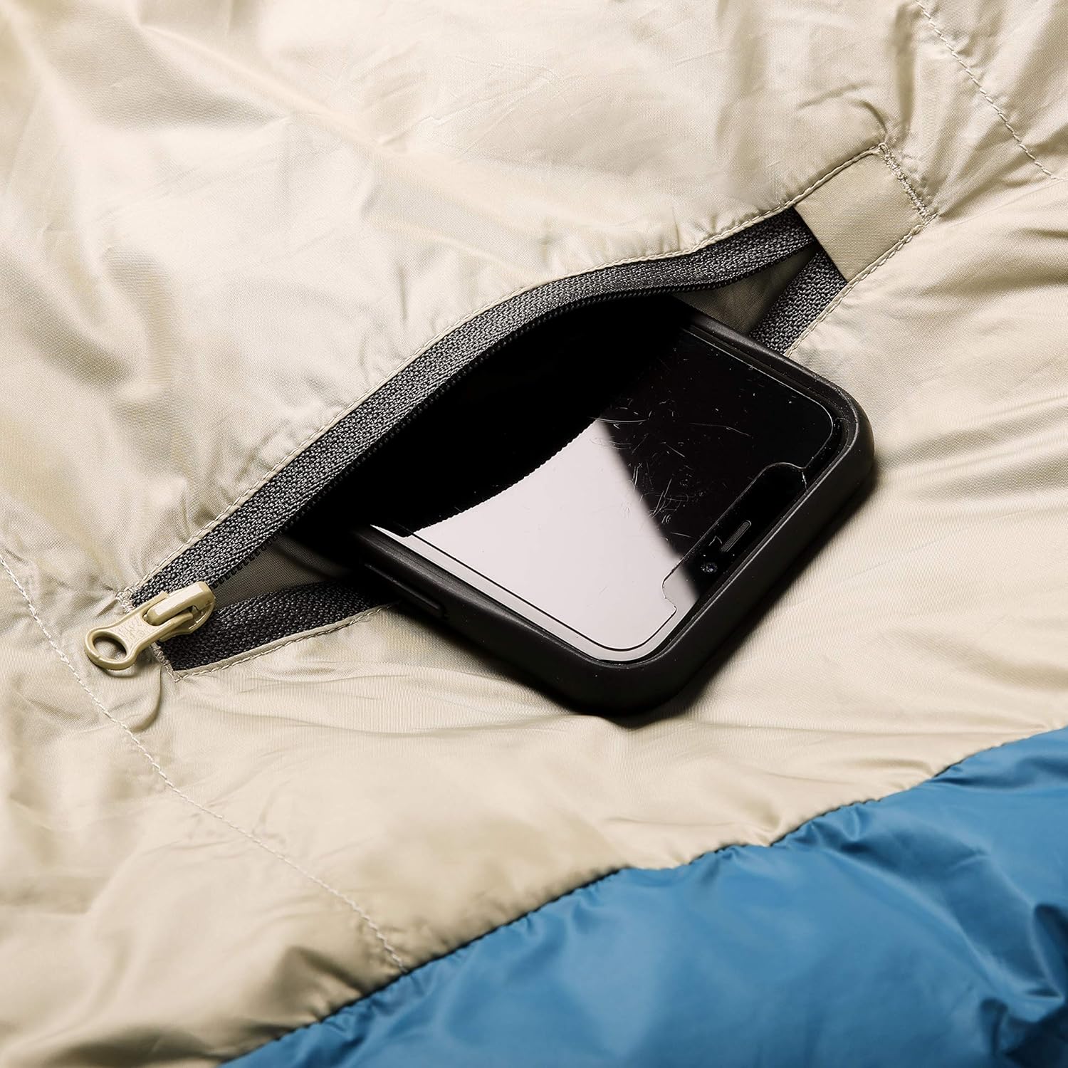 Kelty Cosmic 20 Degree 550 Down Fill Sleeping Bag and Sawyer Squeeze Water Filtration System with Pouches and Accessories Backpacking Bundle