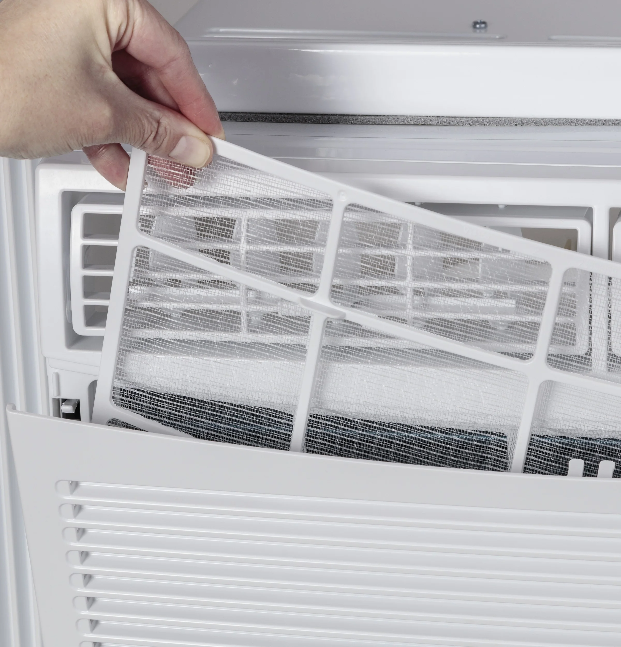 GE Appliances 12,000 BTU 115-Volt Window Air Conditioner with Wi-Fi and Eco Mode for Large Rooms, White, AEG12AZE