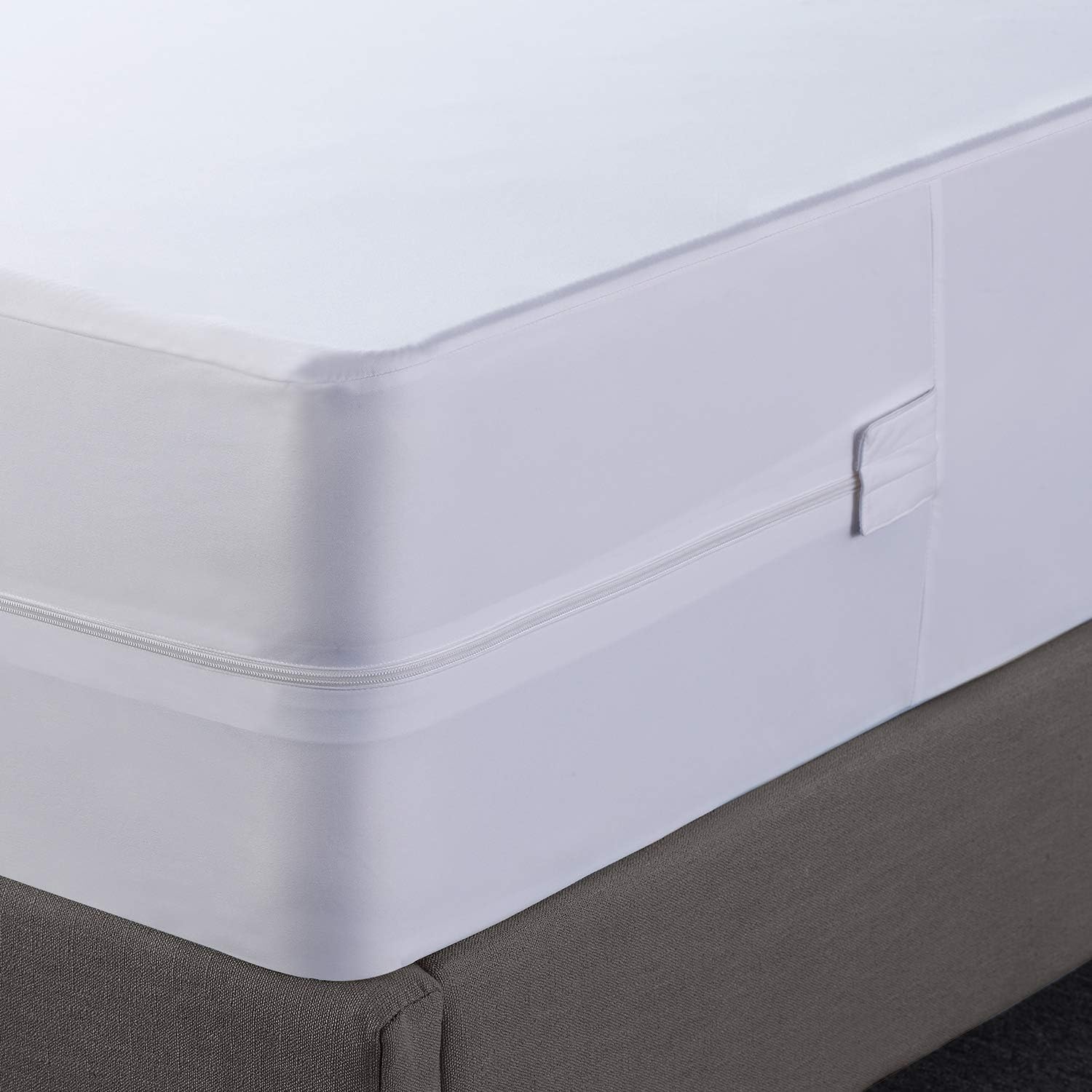 Utopia Bedding Zippered Mattress Encasement Twin XL, 100% Waterproof Mattress Protector, Absorbent, Six-Sided Mattress Cover