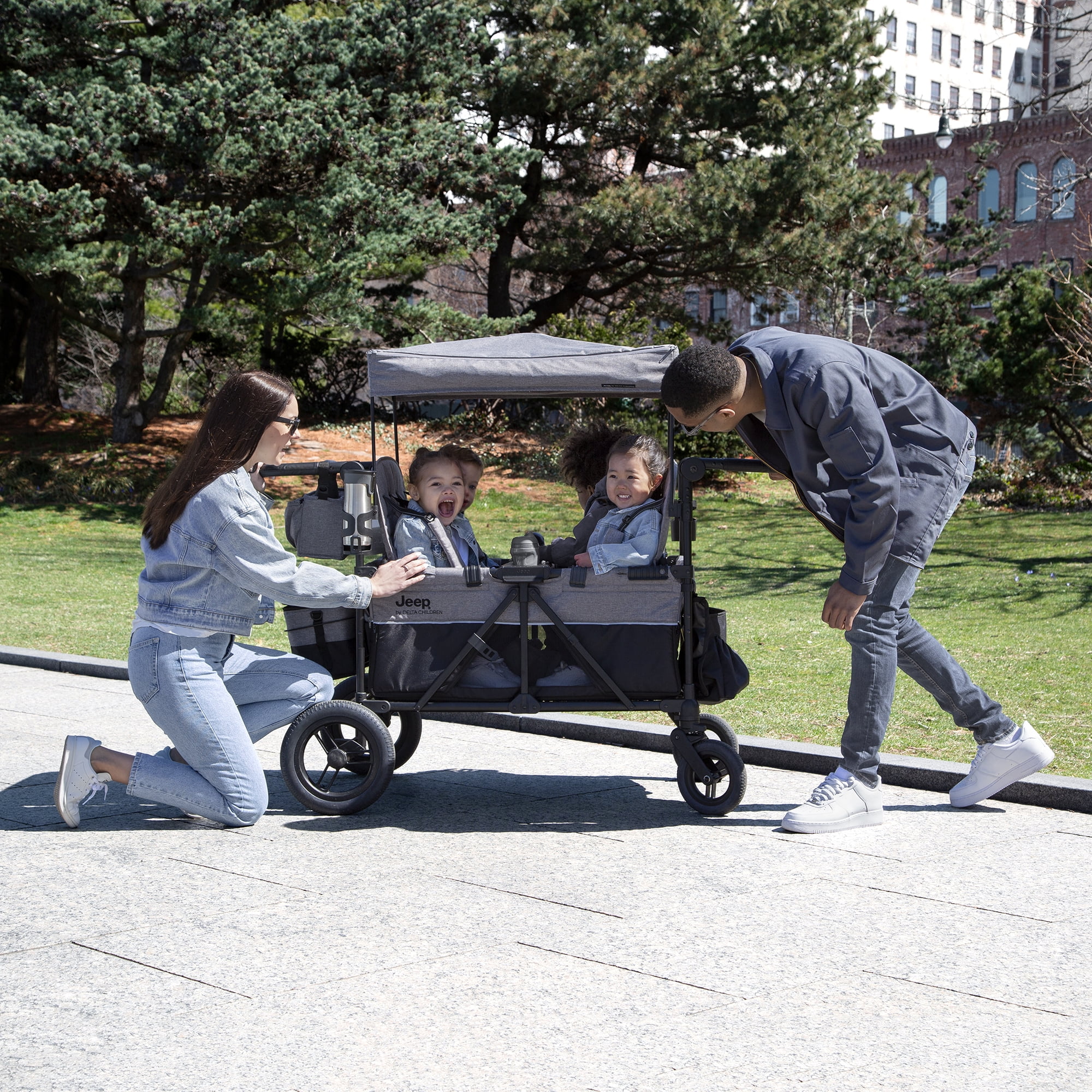 Jeep Wrangler Deluxe 4 Seater Stroller Wagon by Delta Children - Premium Quad Stroller Wagon for 4 Kids with Convertible Seats, Adjustable Push/Pull Handles, Removable Canopy & Flat Fold, Grey