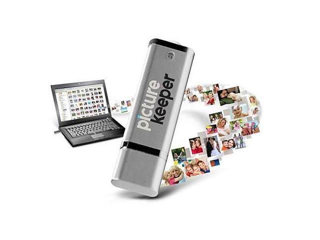 Picture Keeper 32GB Portable Flash USB Photo Backup and Storage Device